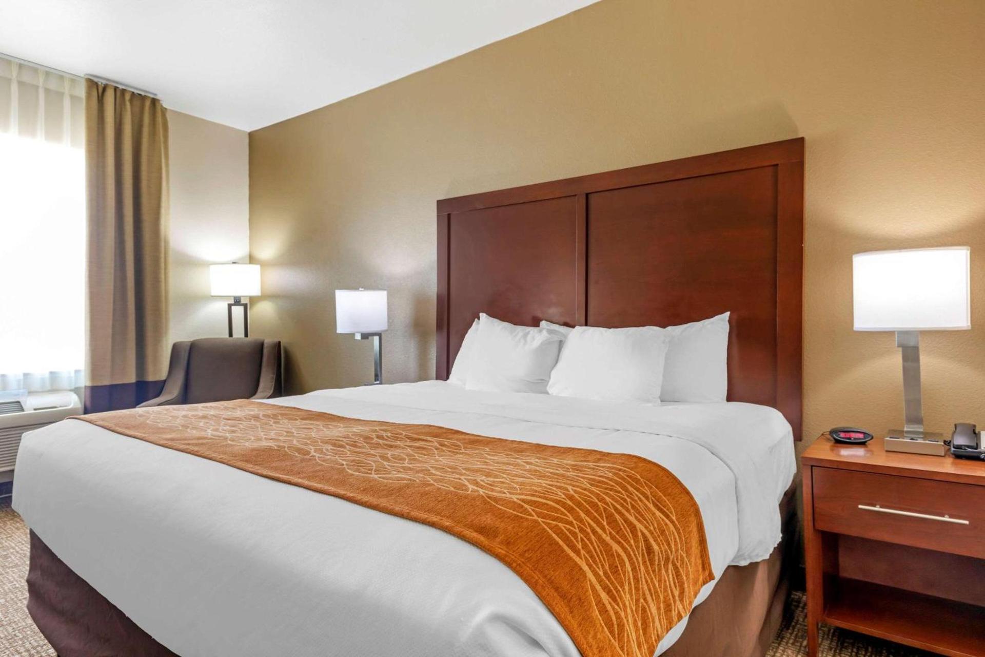 Comfort Inn Near UNT photo 12