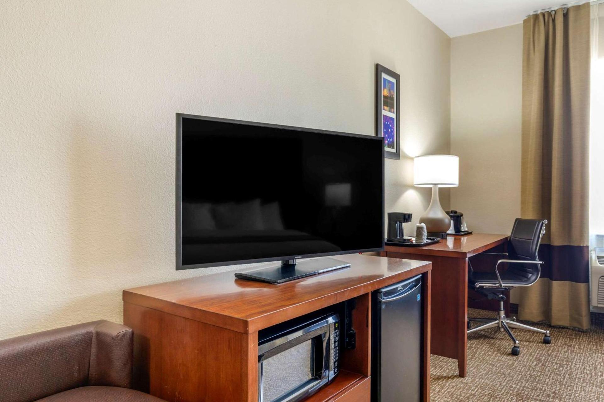 Comfort Inn Near UNT photo 13