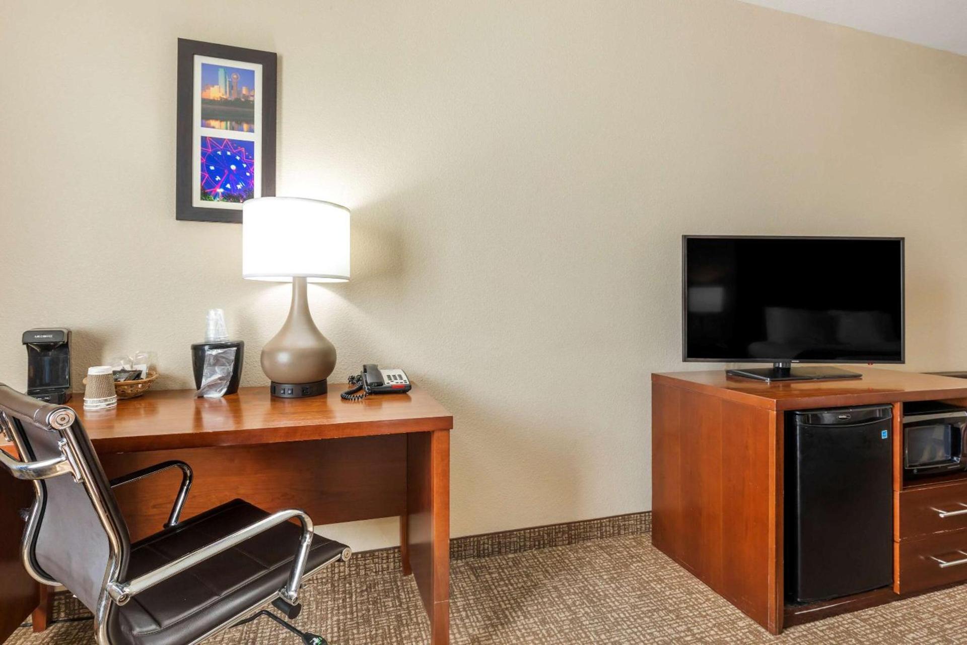 Comfort Inn Near UNT photo 21