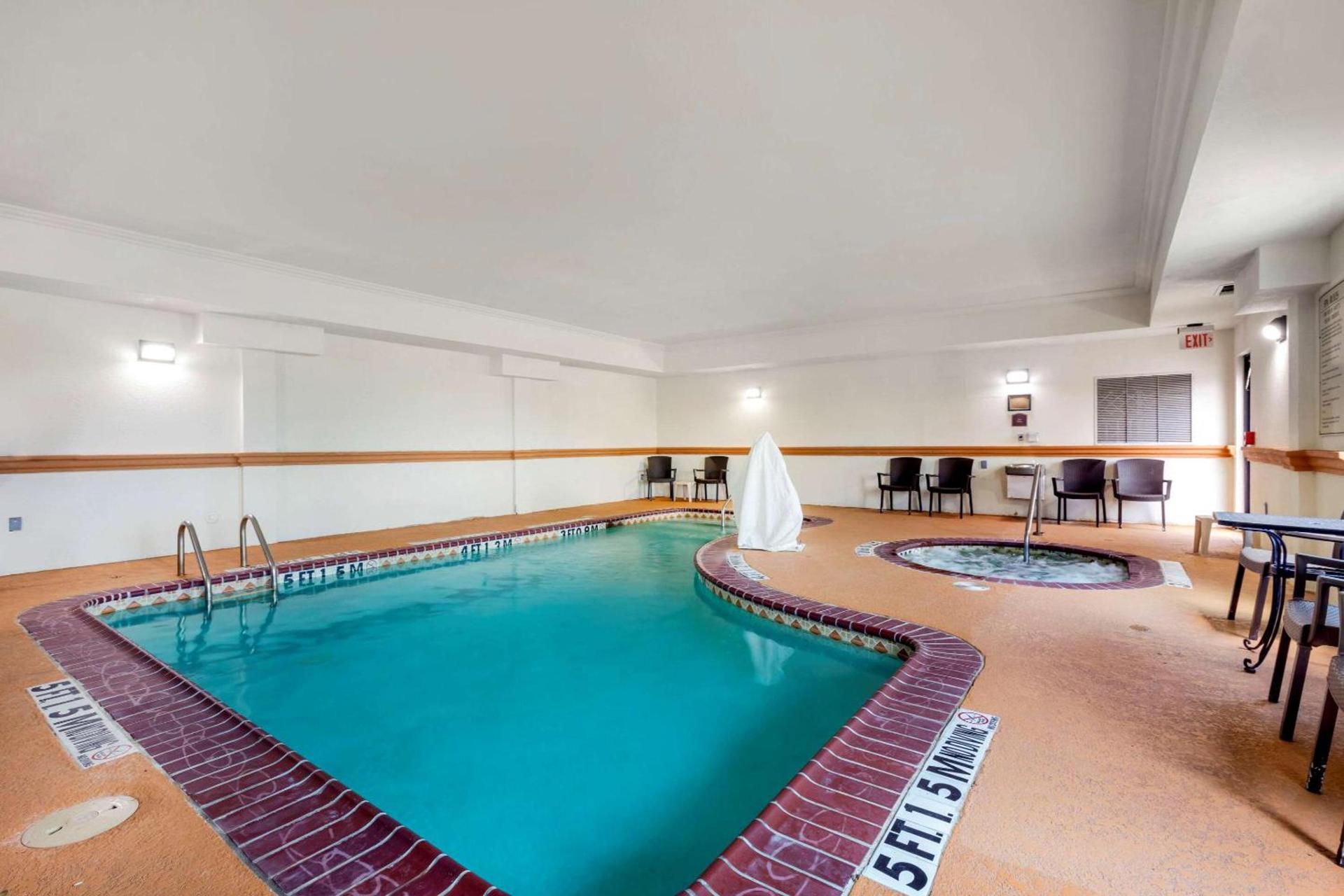 Comfort Inn Near UNT photo 23