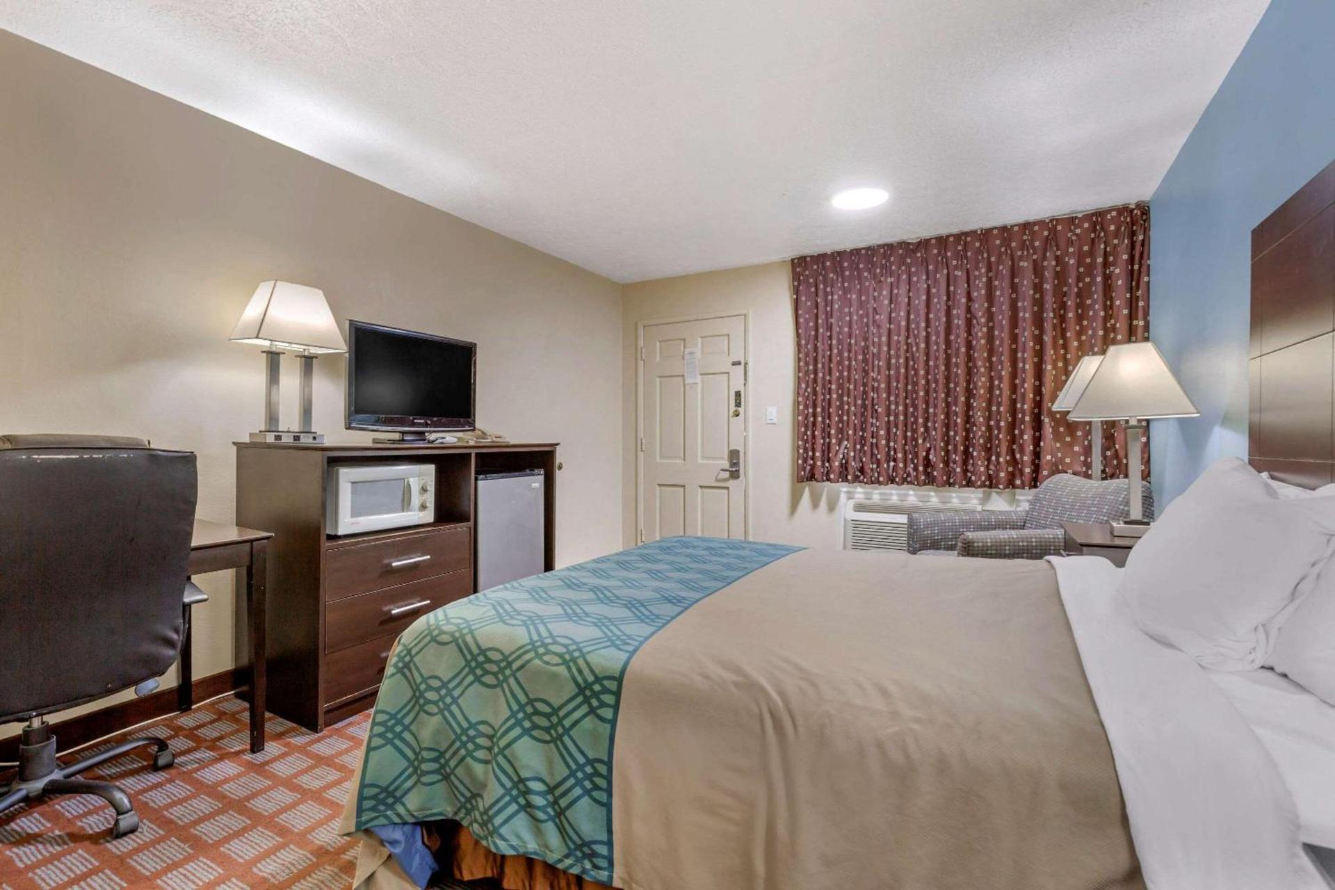 Econo Lodge Woodstock - Shenandoah Valley I-81 photo 19