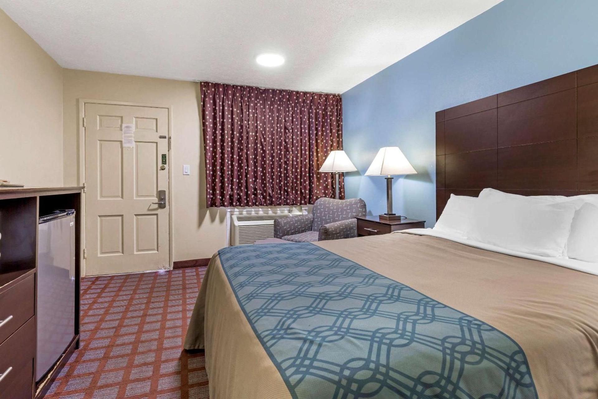 Econo Lodge Woodstock - Shenandoah Valley I-81 photo 18