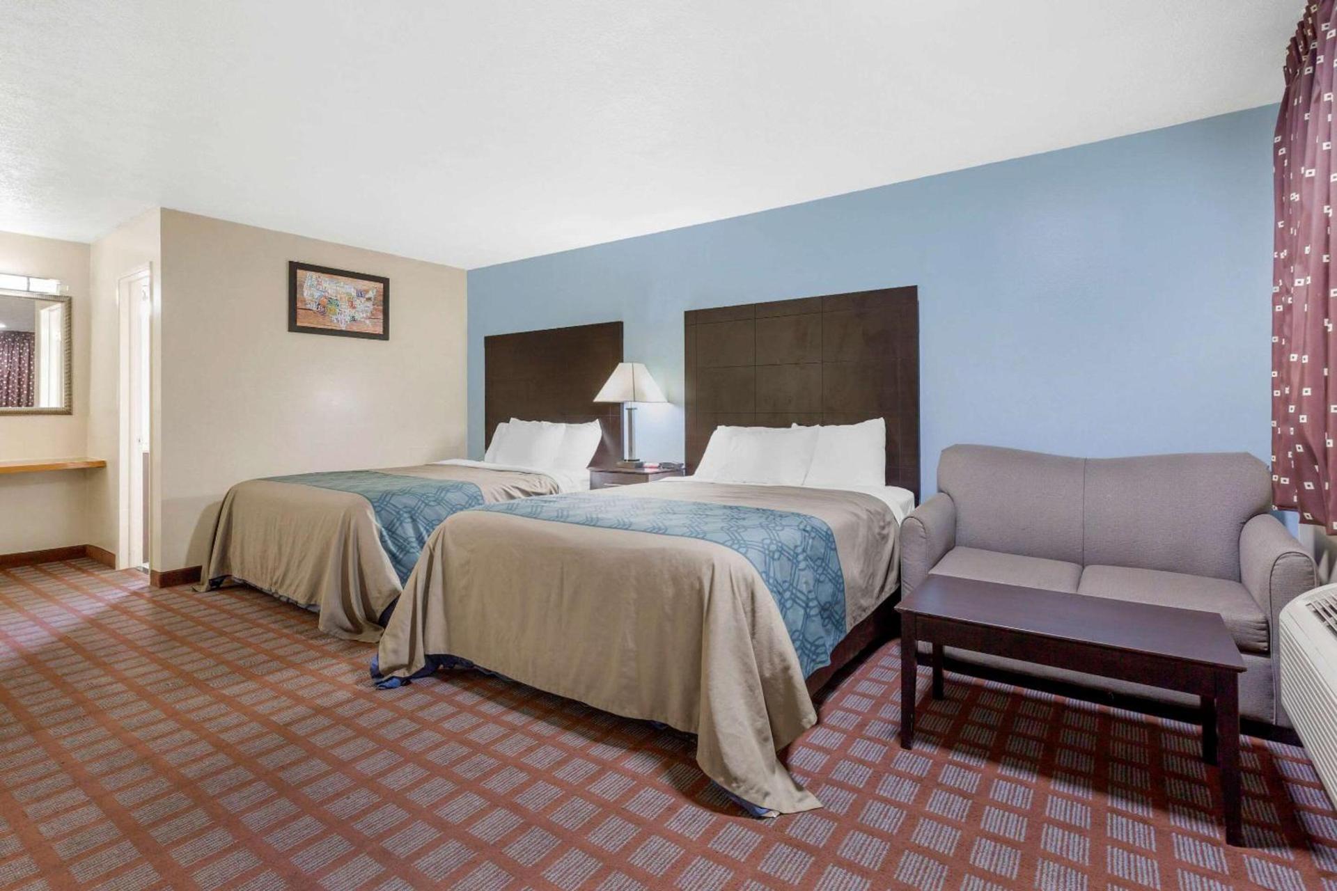 Econo Lodge Woodstock - Shenandoah Valley I-81 photo 22