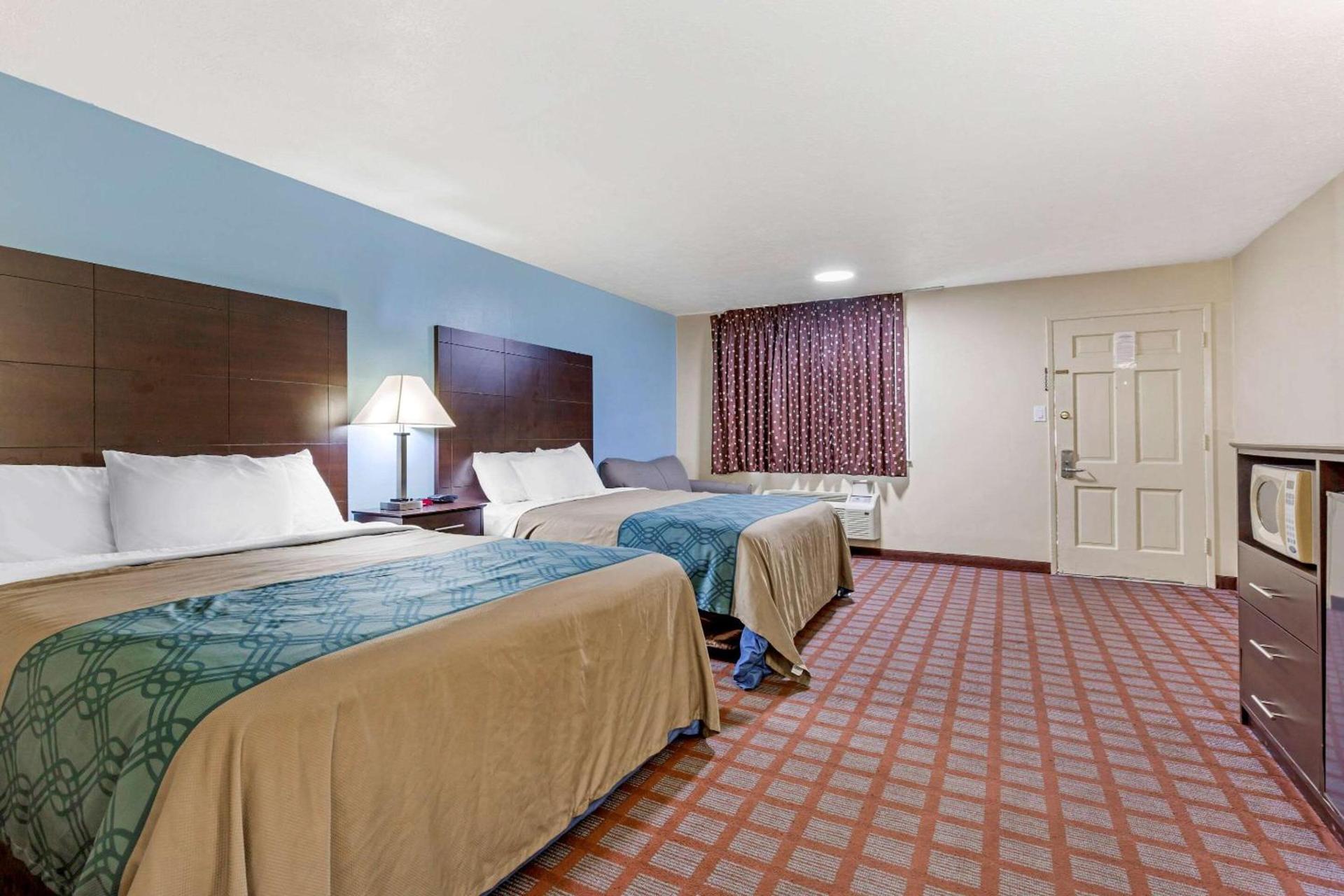 Econo Lodge Woodstock - Shenandoah Valley I-81 photo 23