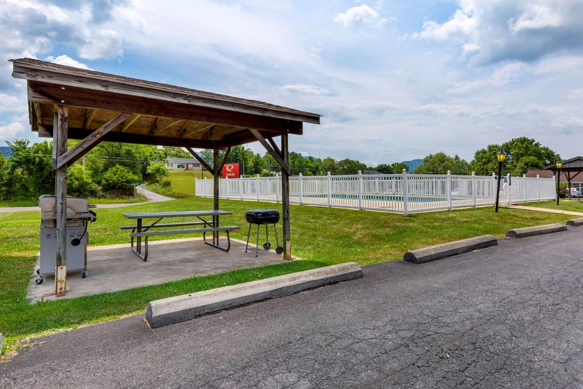 Econo Lodge Woodstock - Shenandoah Valley I-81 photo 32