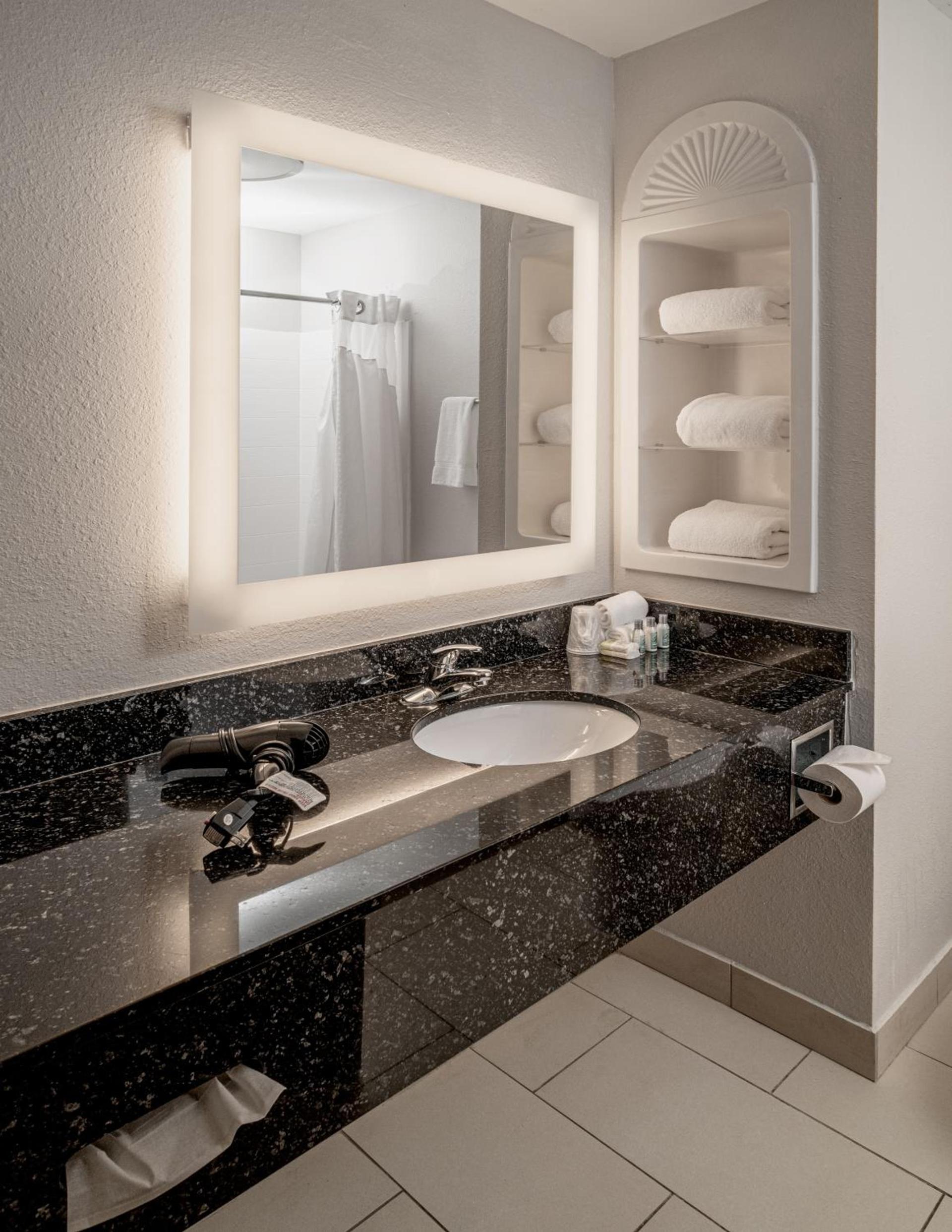 Holiday Inn Express and Suites Pikeville by IHG photo 9