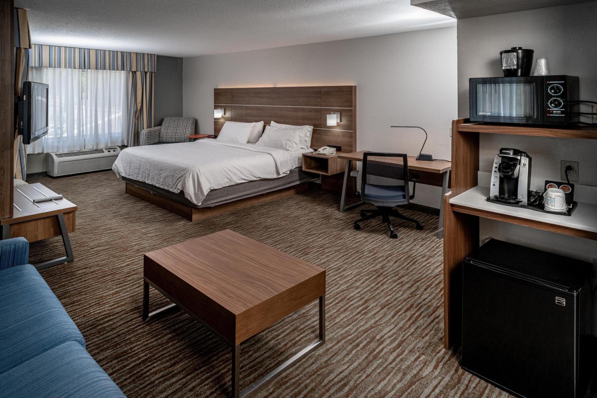 Holiday Inn Express and Suites Pikeville by IHG photo 6
