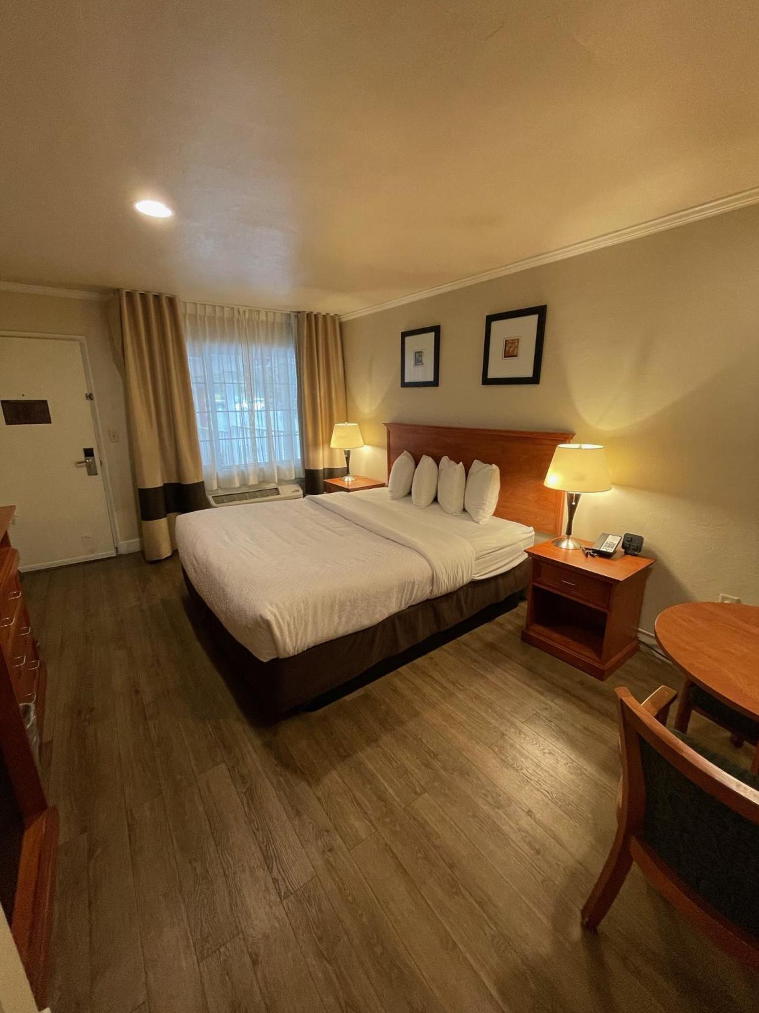 Blu Pacific Hotel photo 47