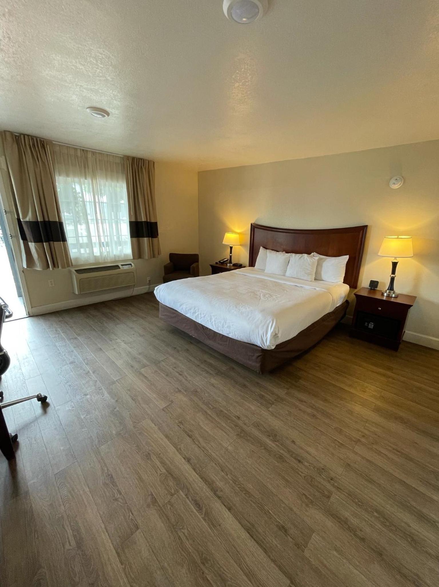 Blu Pacific Hotel photo 48