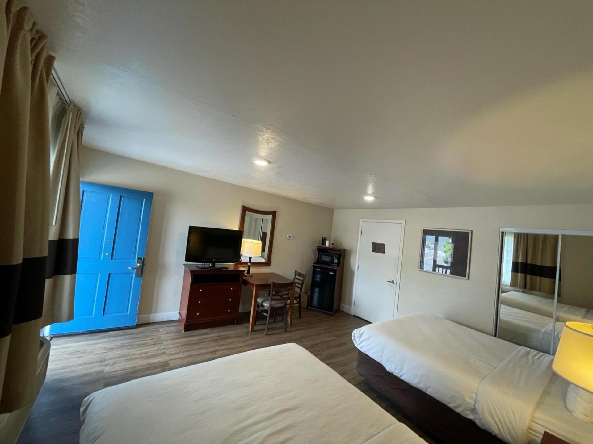 Blu Pacific Hotel photo 49