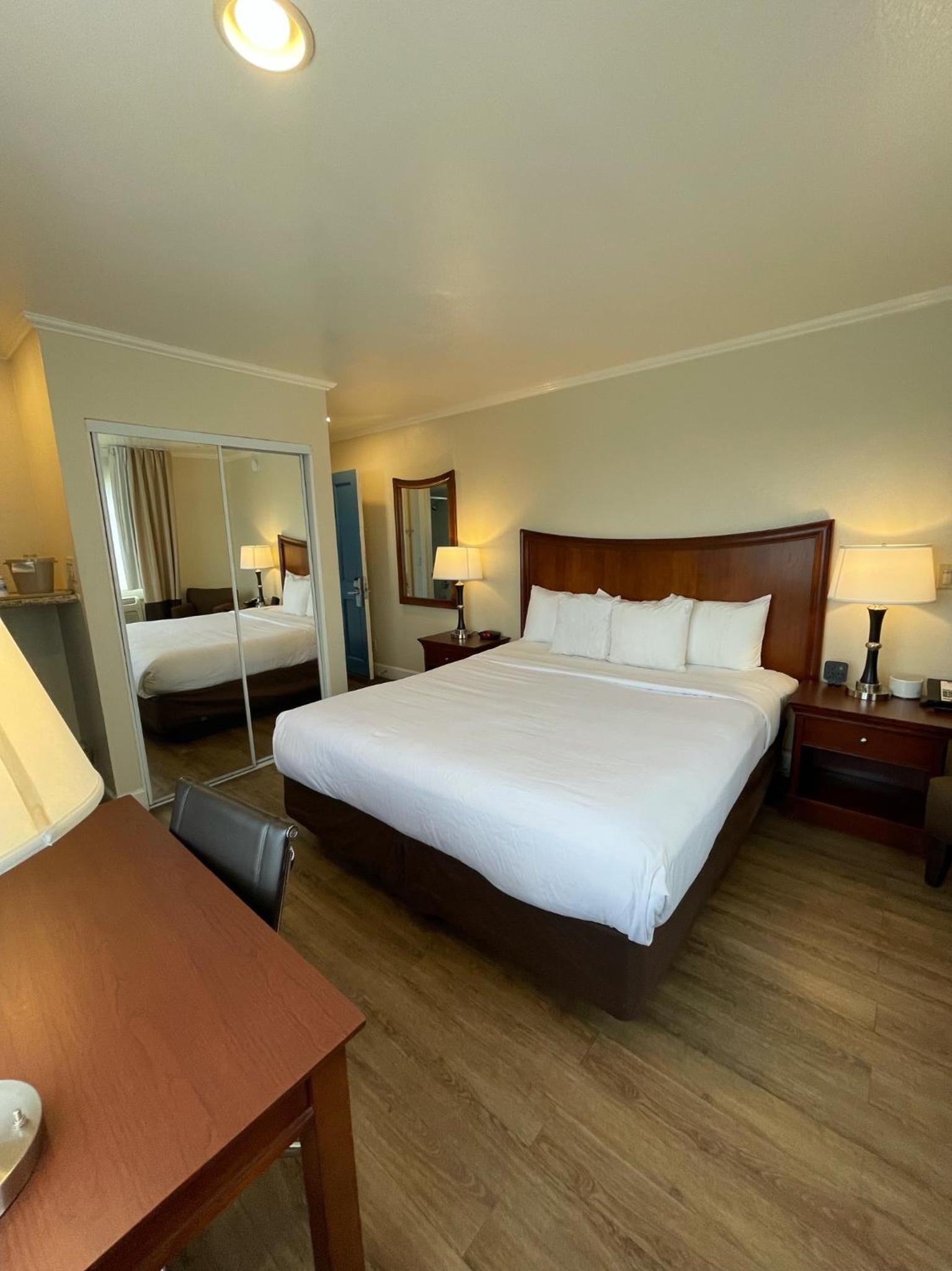 Blu Pacific Hotel photo 54