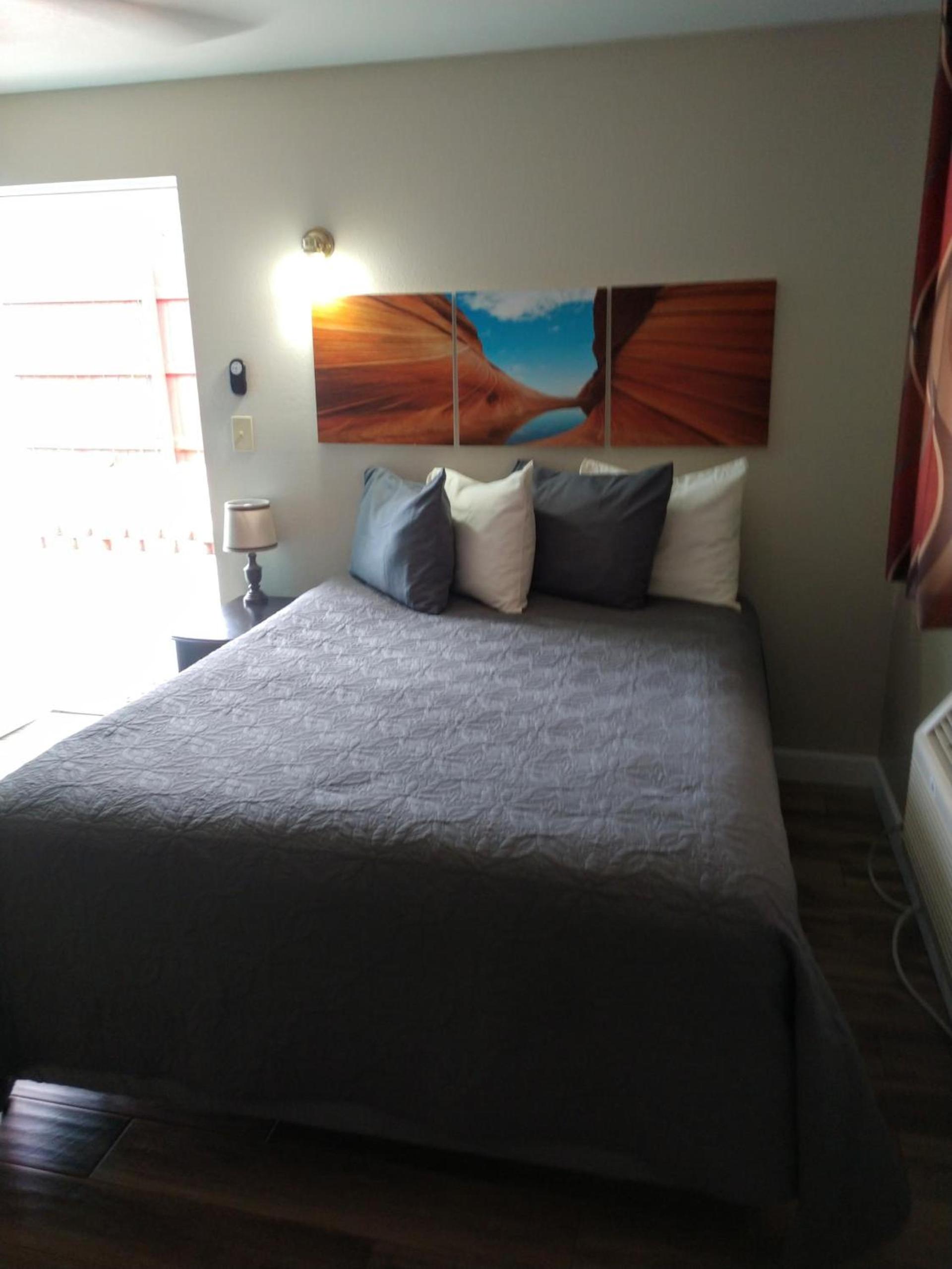 Red Rock Motel and Dam Motel photo 52