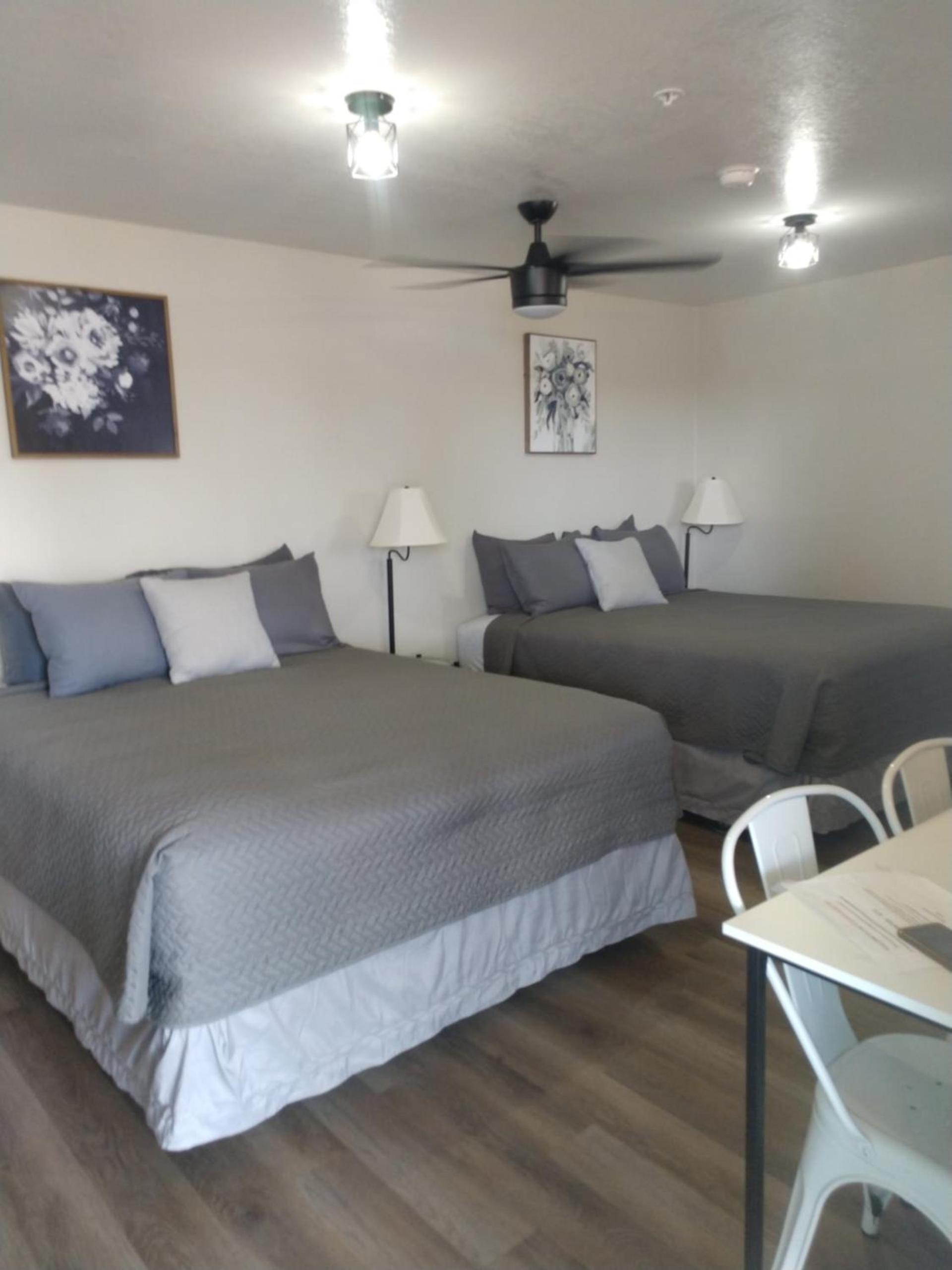 Red Rock Motel and Dam Motel photo 12