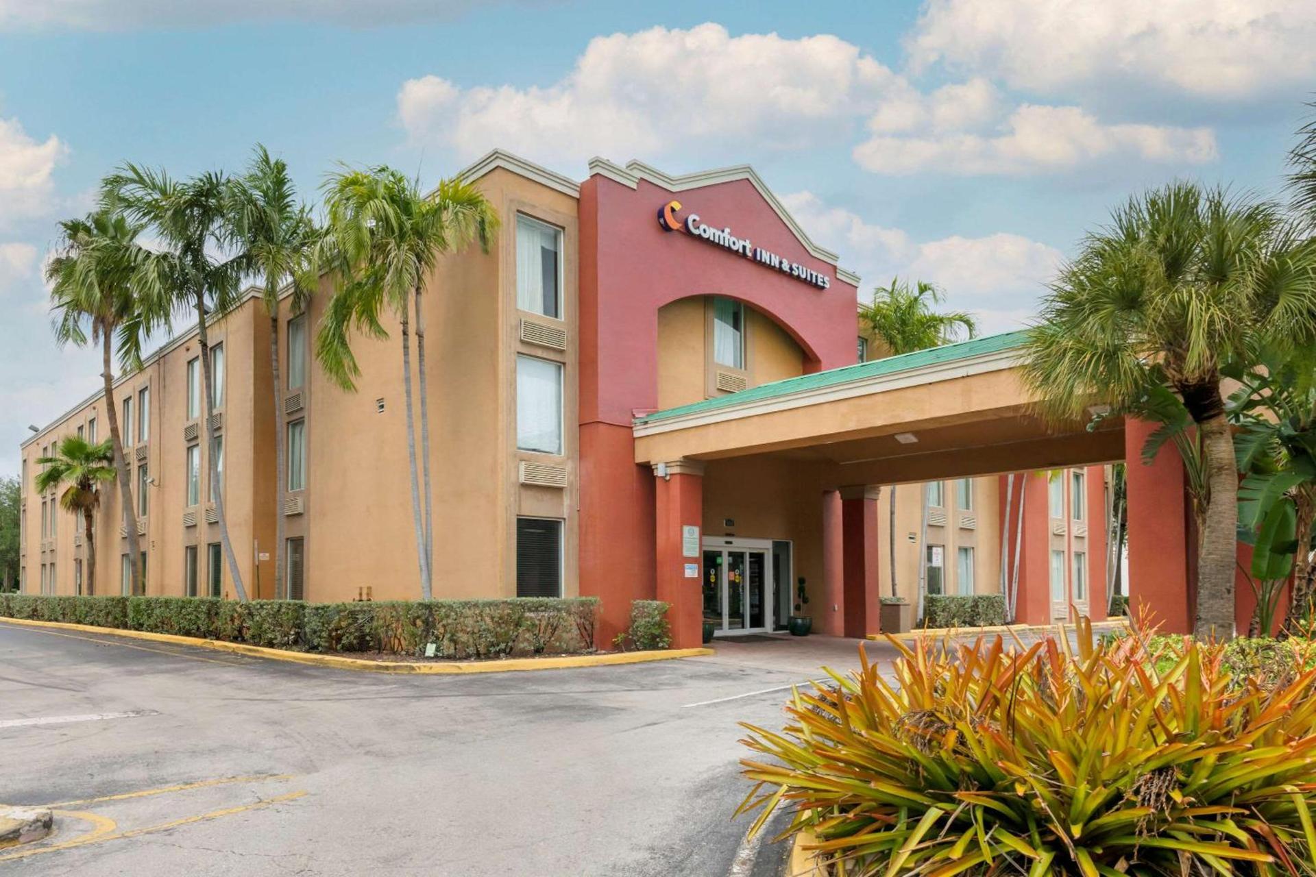 Comfort Inn & Suites Fort Lauderdale West Turnpike photo 1
