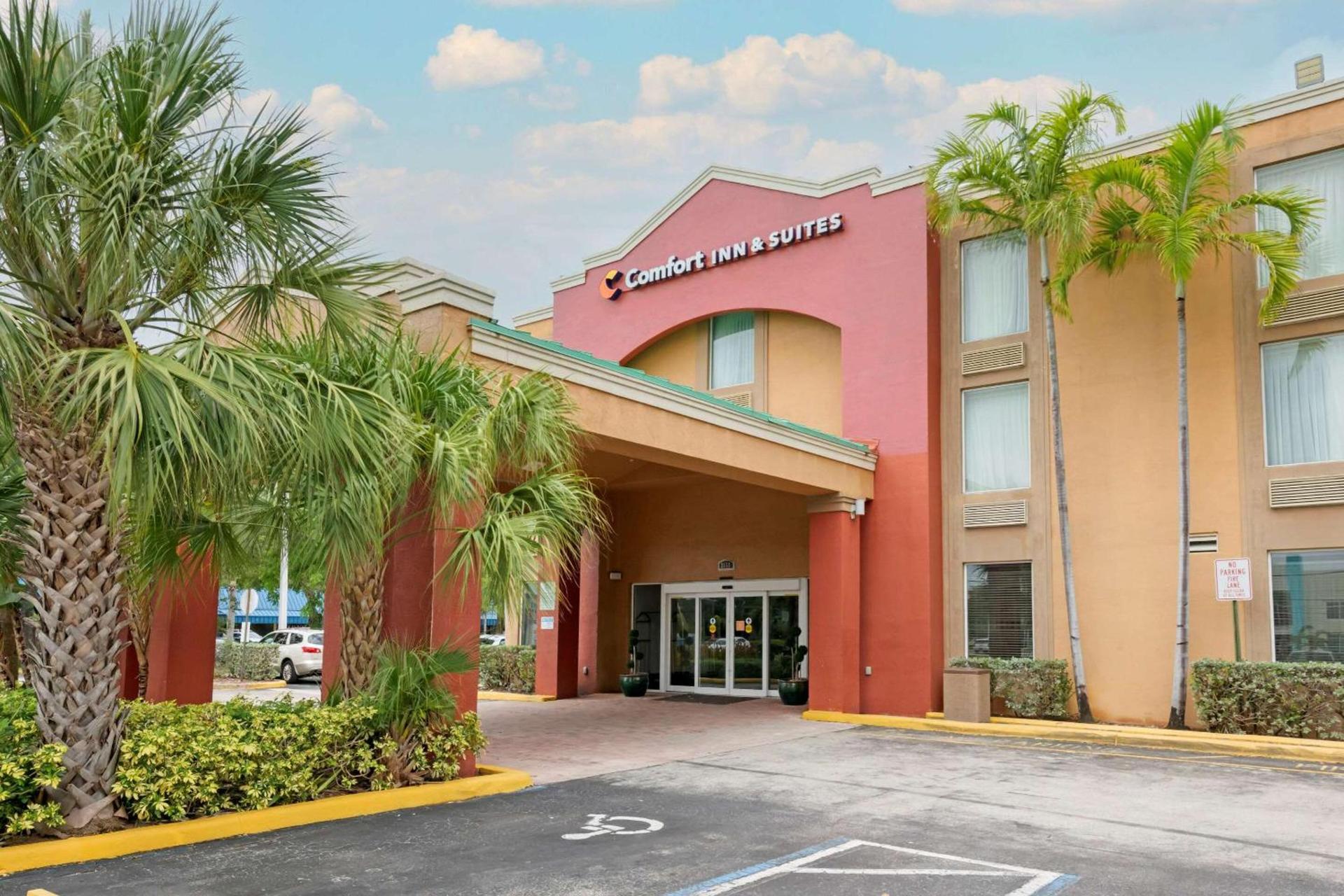 Comfort Inn & Suites Fort Lauderdale West Turnpike photo 2