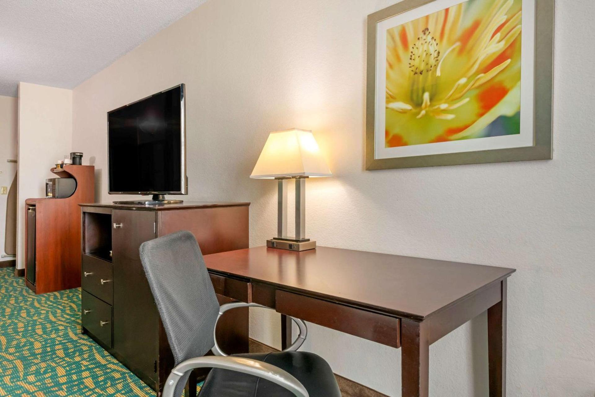 Comfort Inn & Suites Fort Lauderdale West Turnpike photo 13