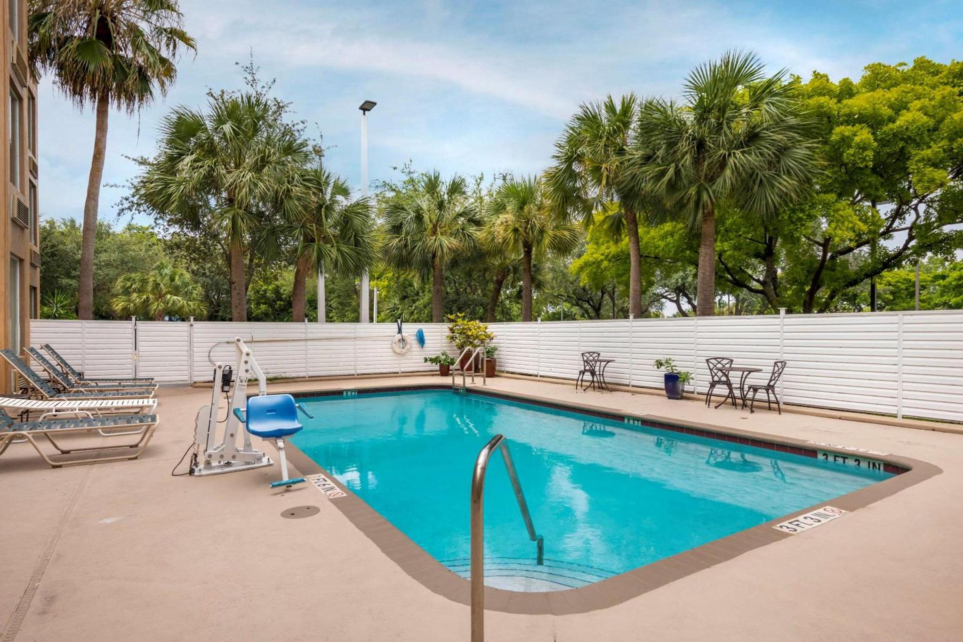 Comfort Inn & Suites Fort Lauderdale West Turnpike photo 23