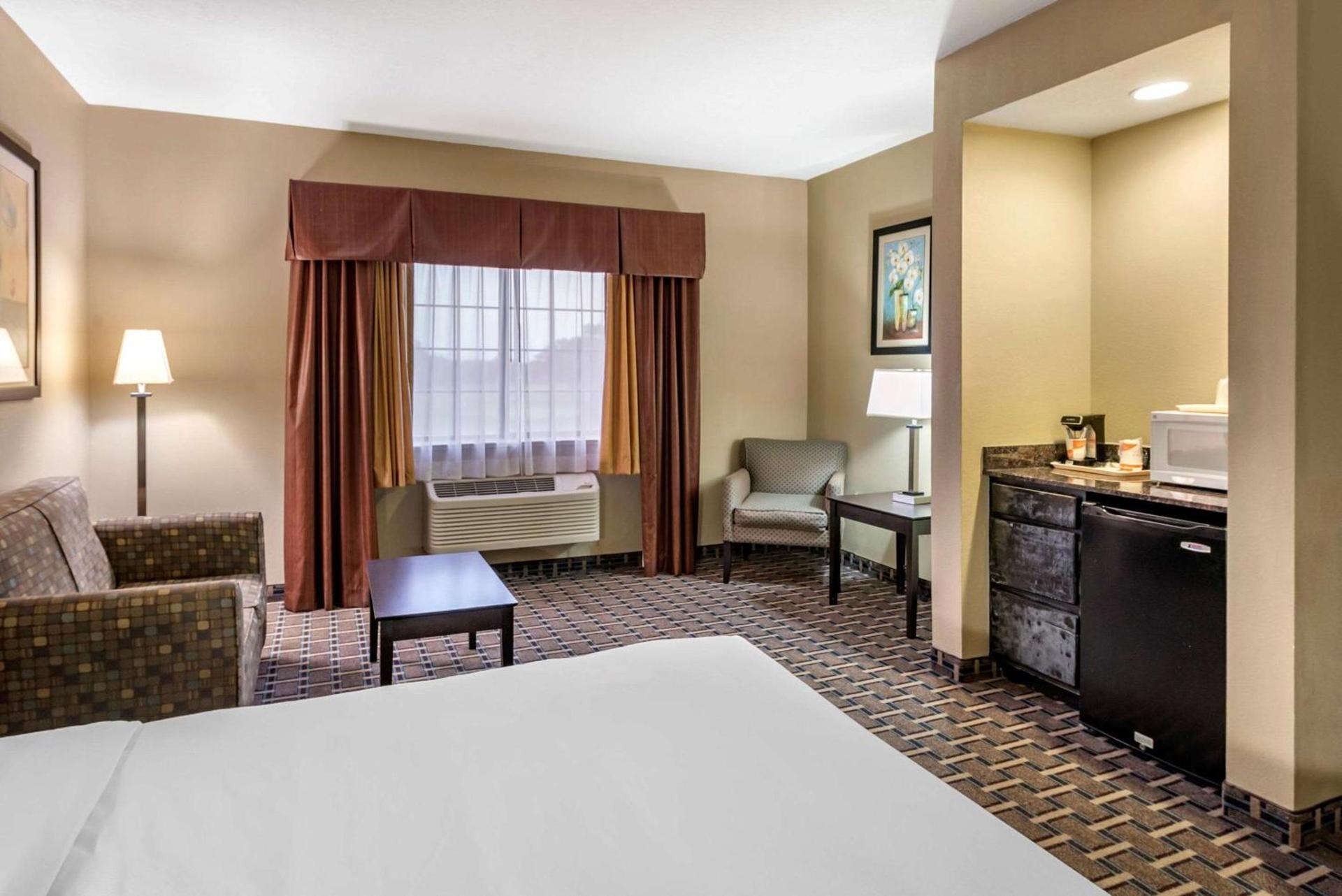 Comfort Suites Clovis North photo 16