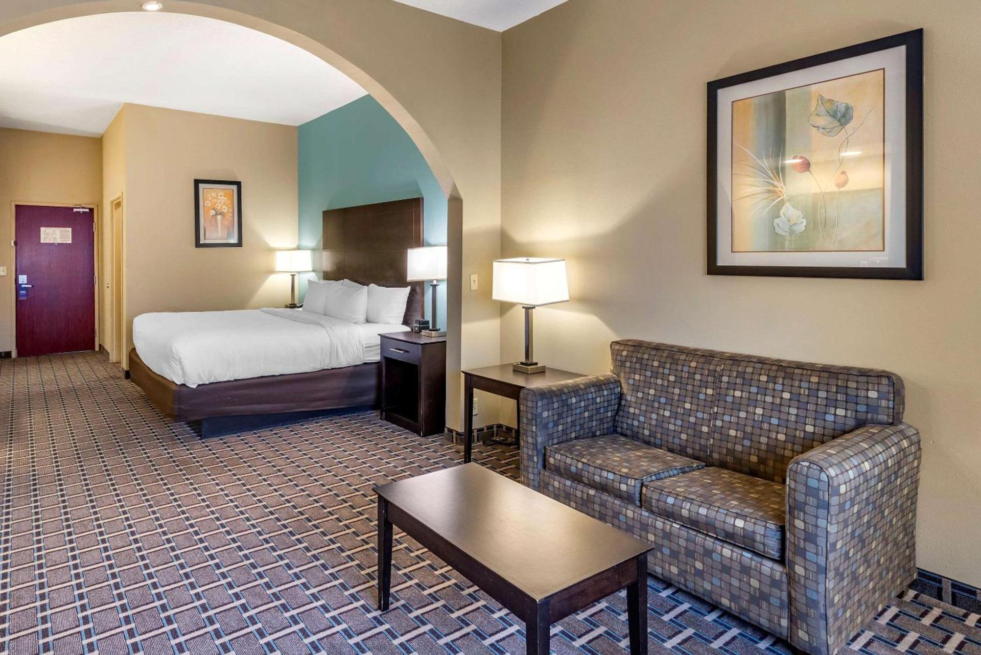 Comfort Suites Clovis North photo 18