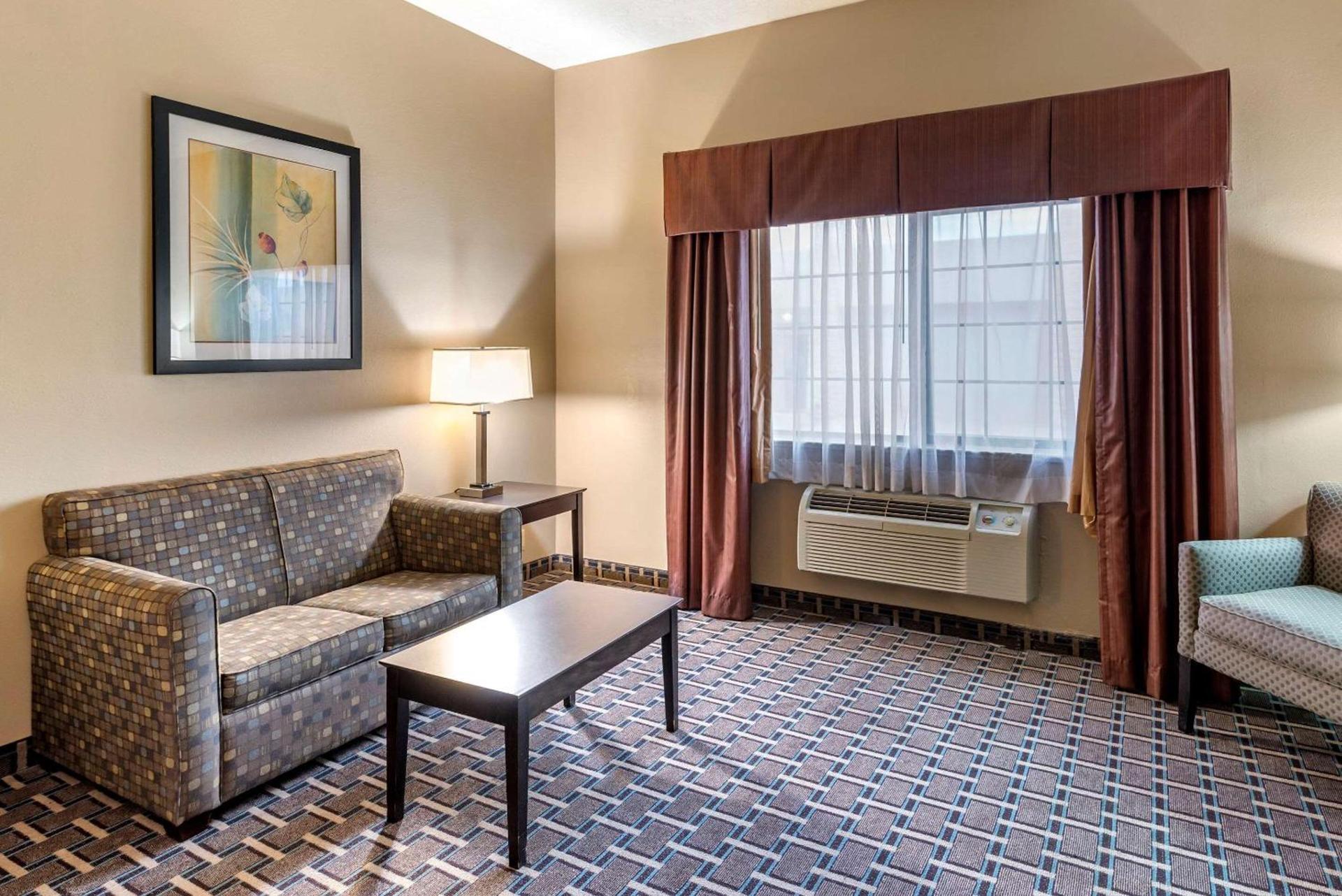 Comfort Suites Clovis North photo 22