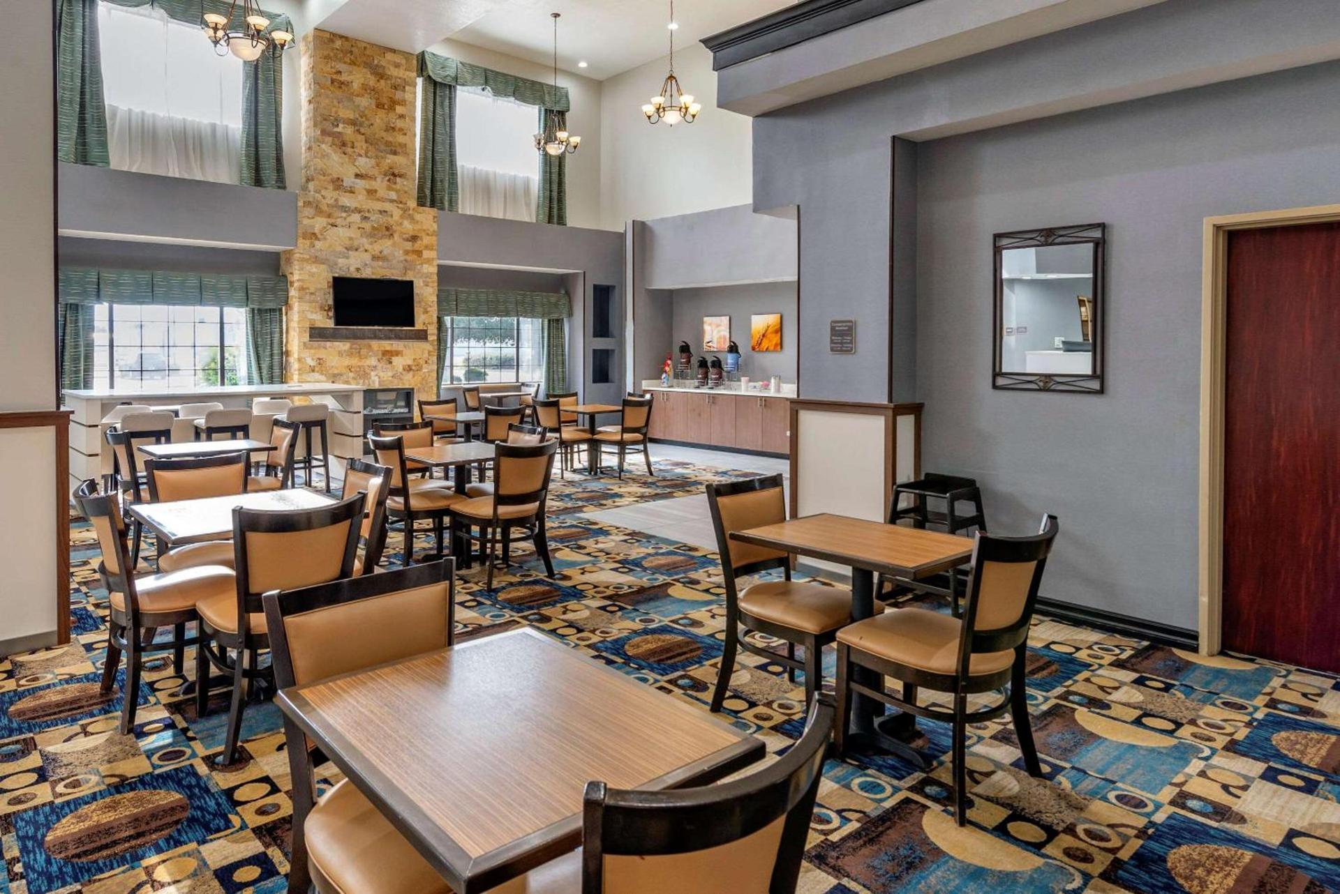 Comfort Suites Clovis North photo 28