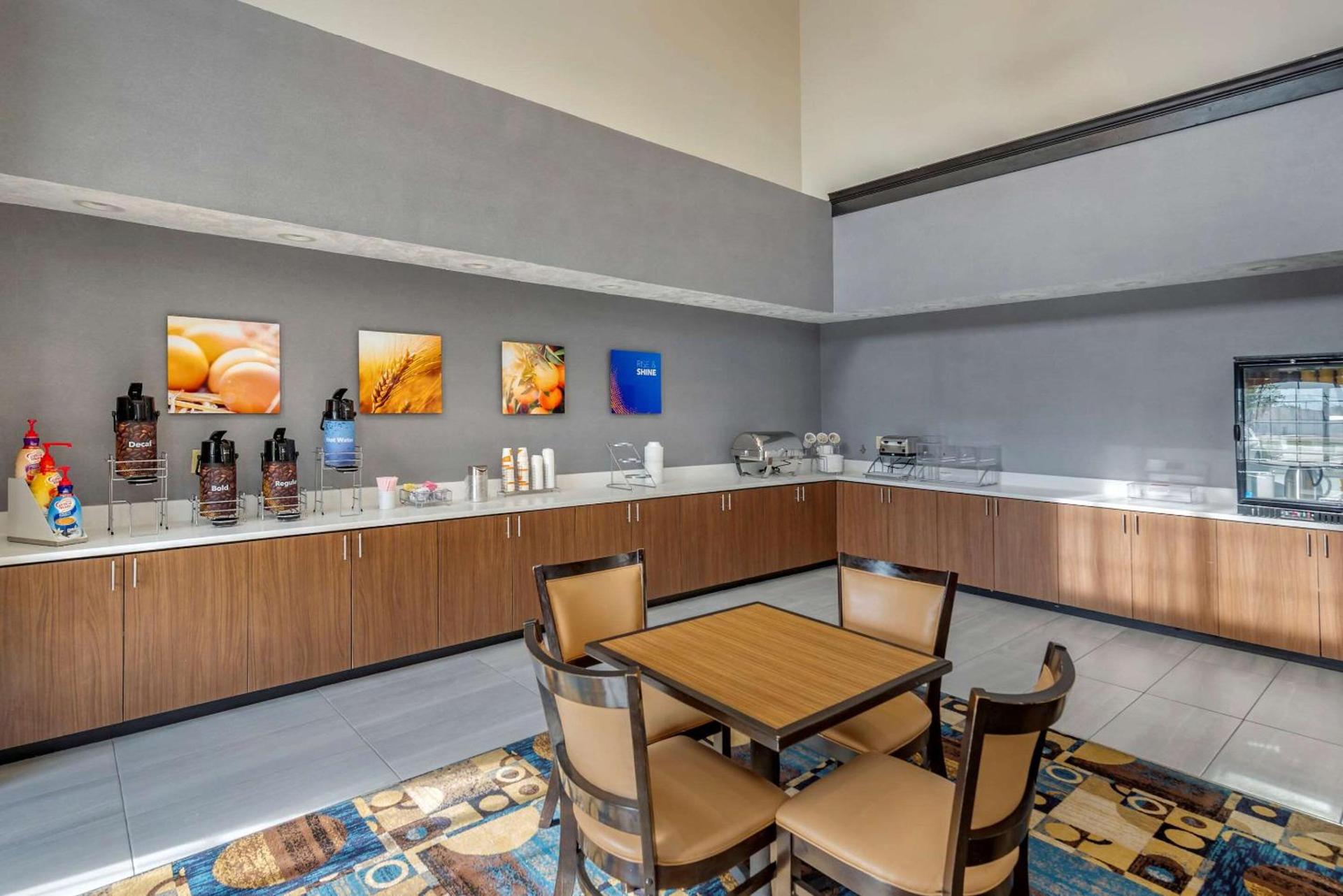 Comfort Suites Clovis North photo 27