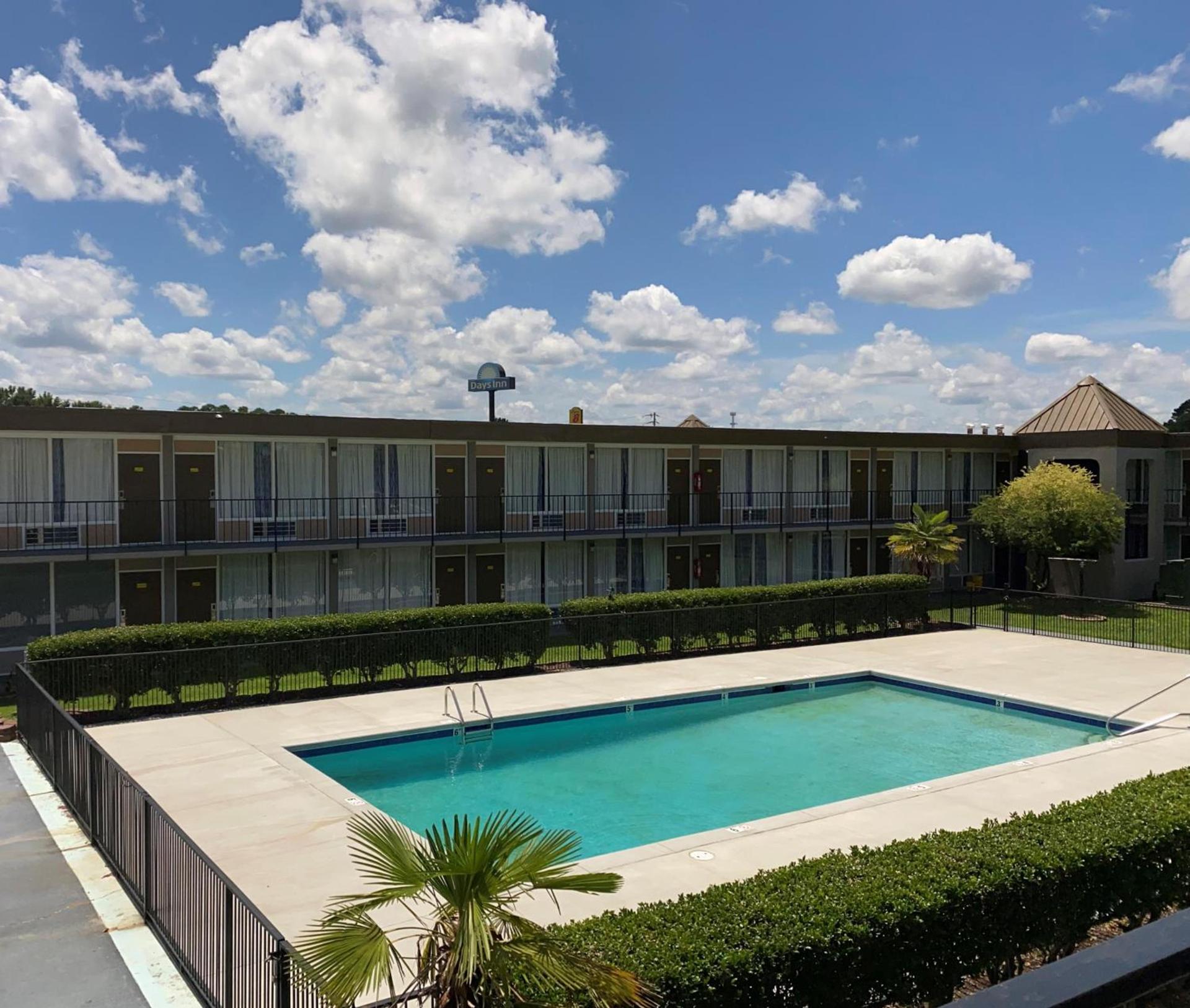 Days Inn by Wyndham Goldsboro photo 2