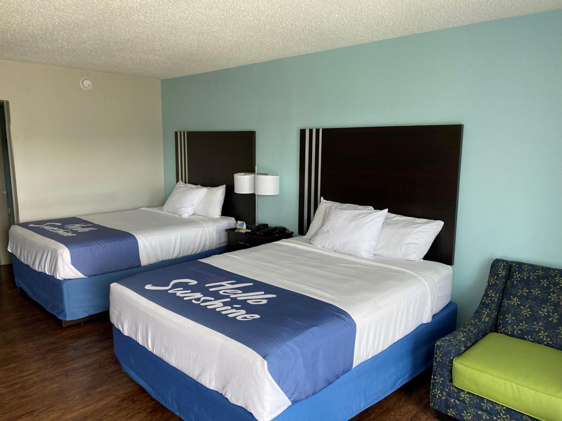 Days Inn by Wyndham Goldsboro photo 11