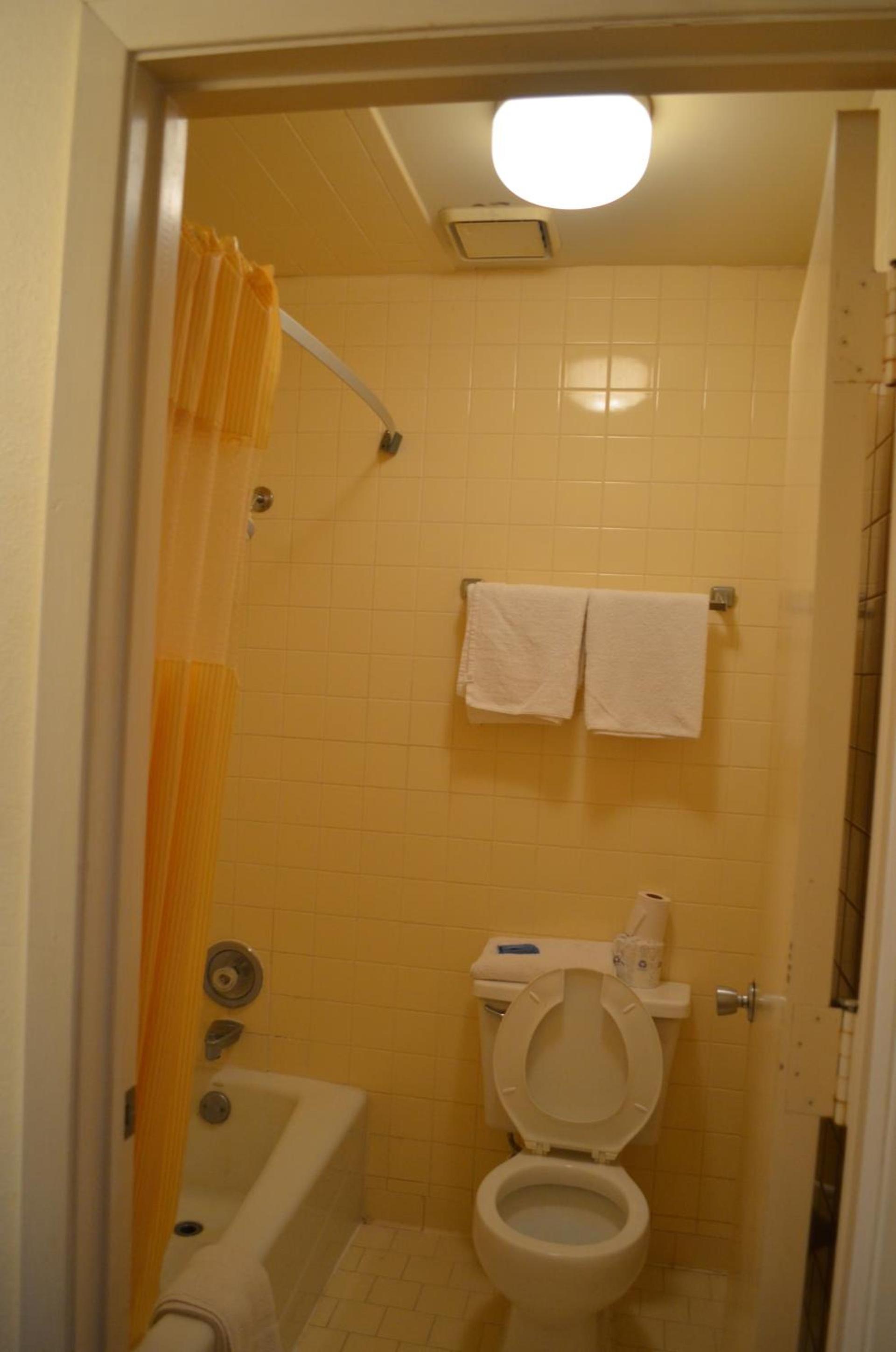 Granbury Inn and Suites photo 9