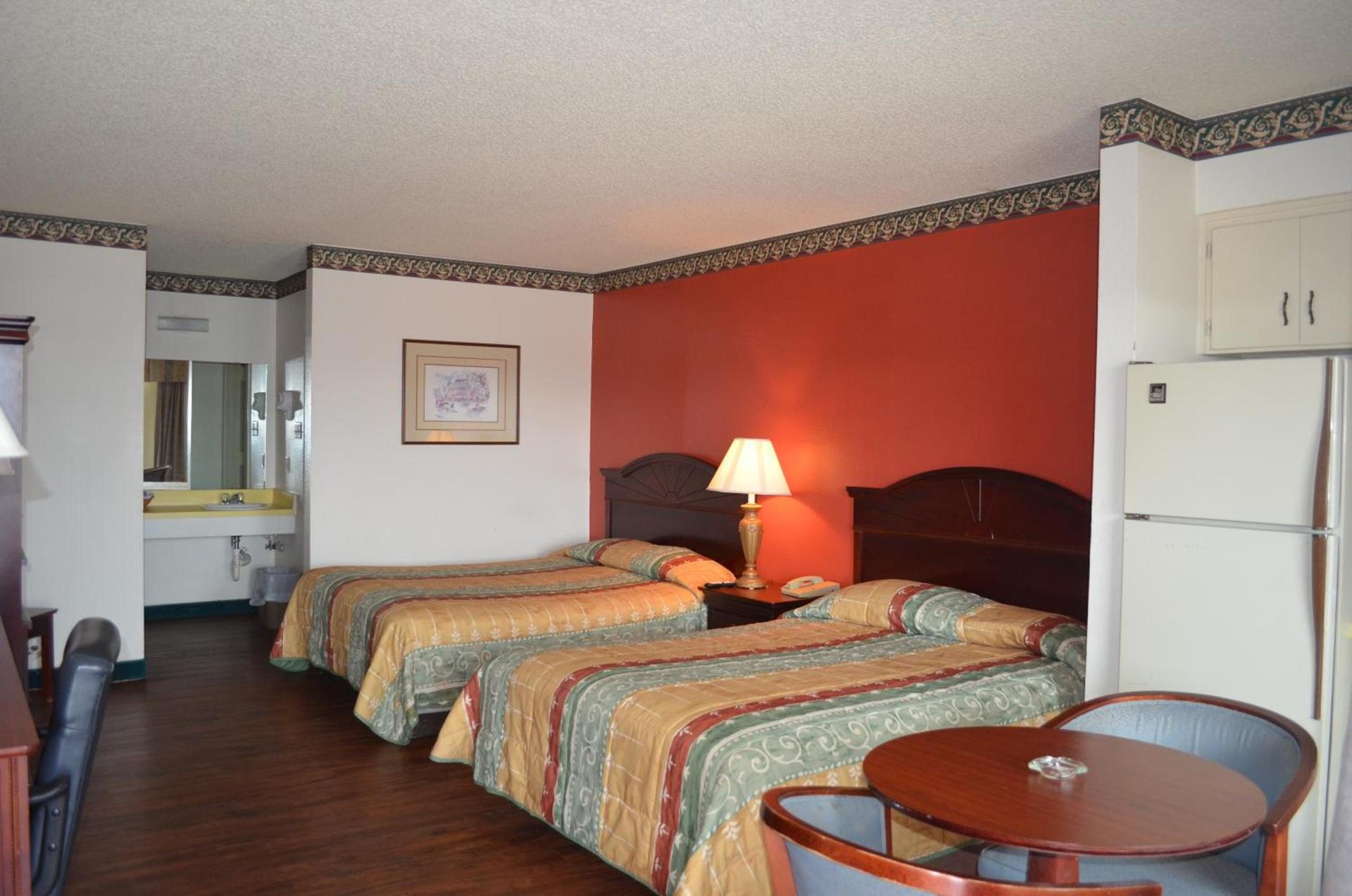 Granbury Inn and Suites photo 4
