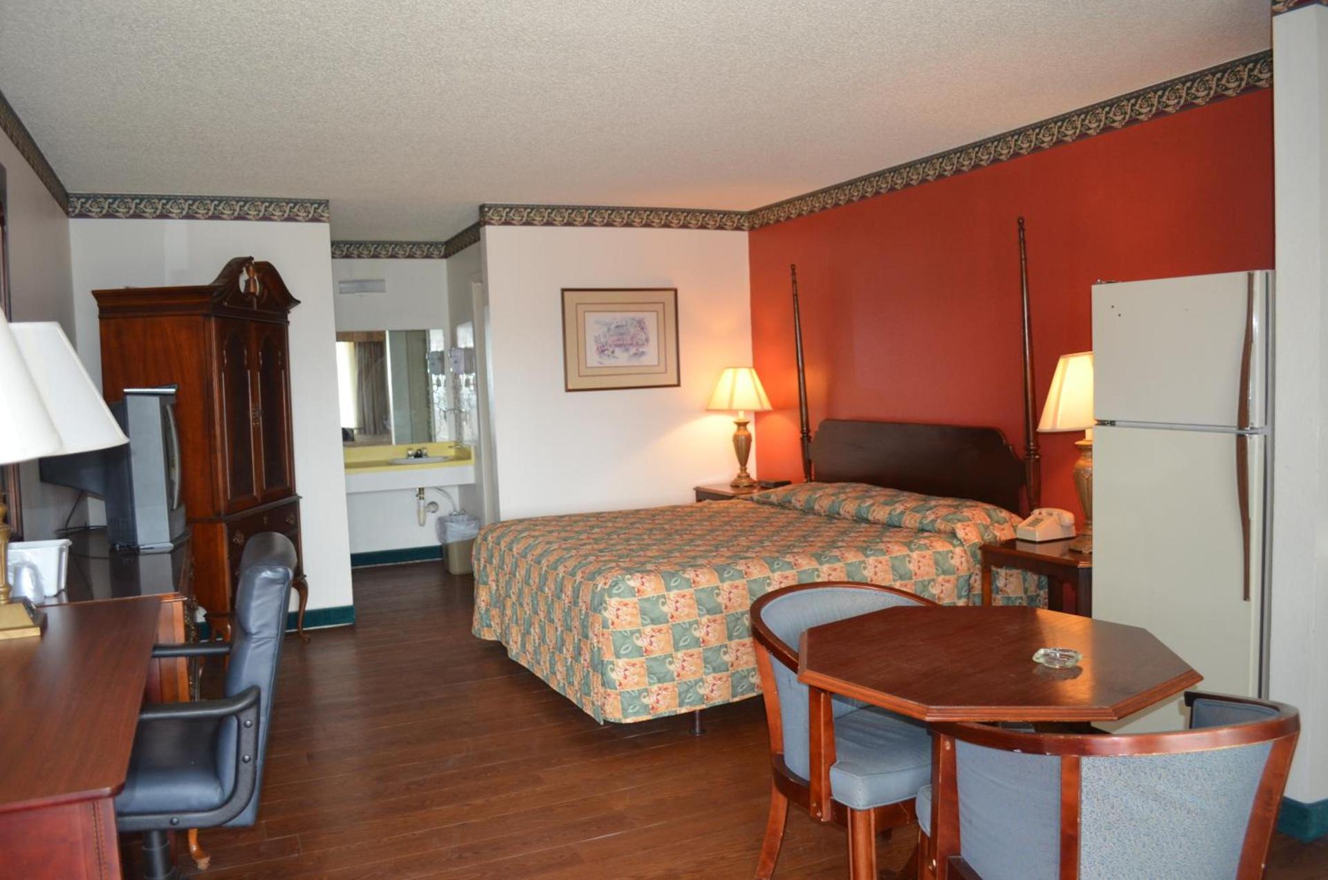 Granbury Inn and Suites photo 2