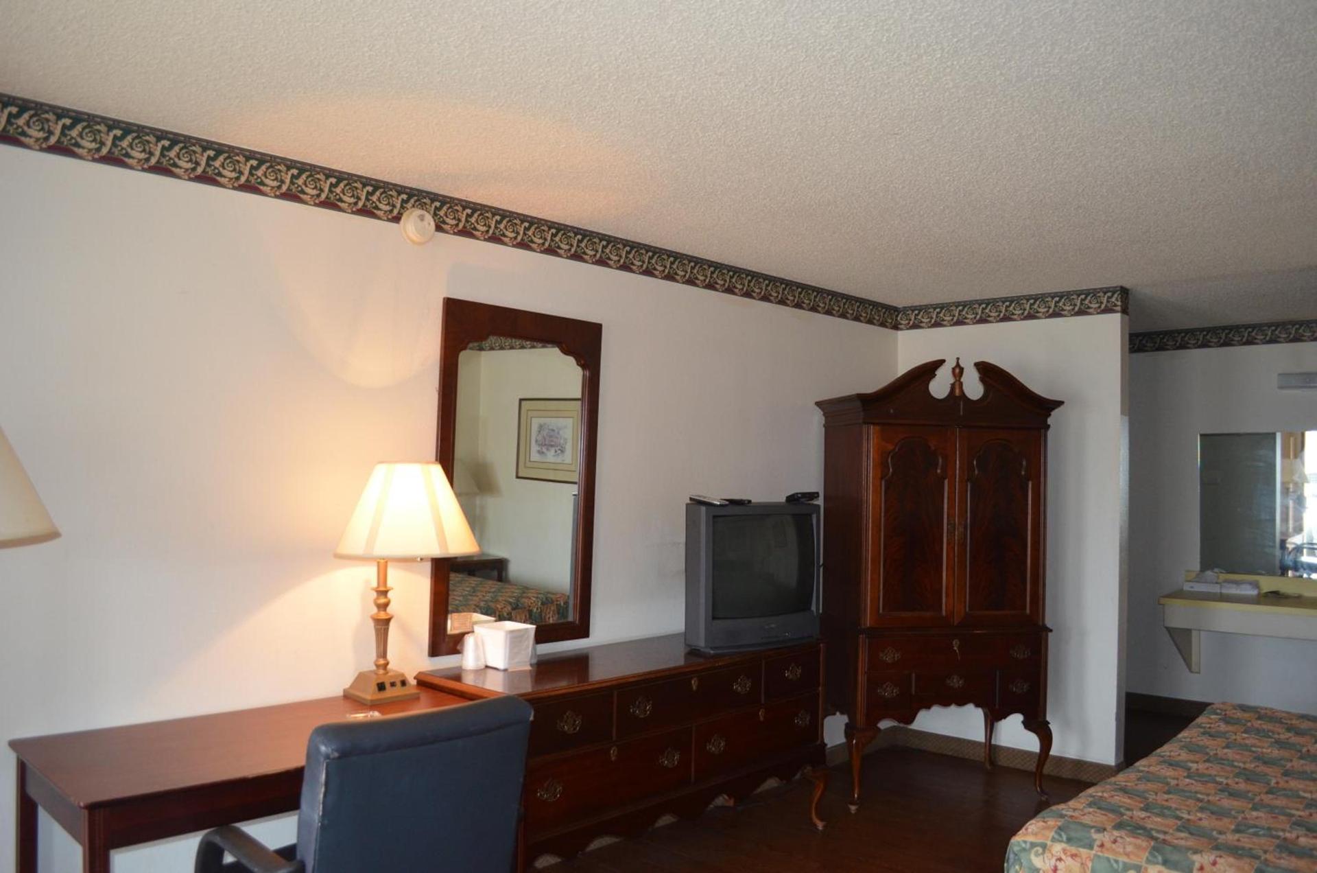 Granbury Inn and Suites photo 6