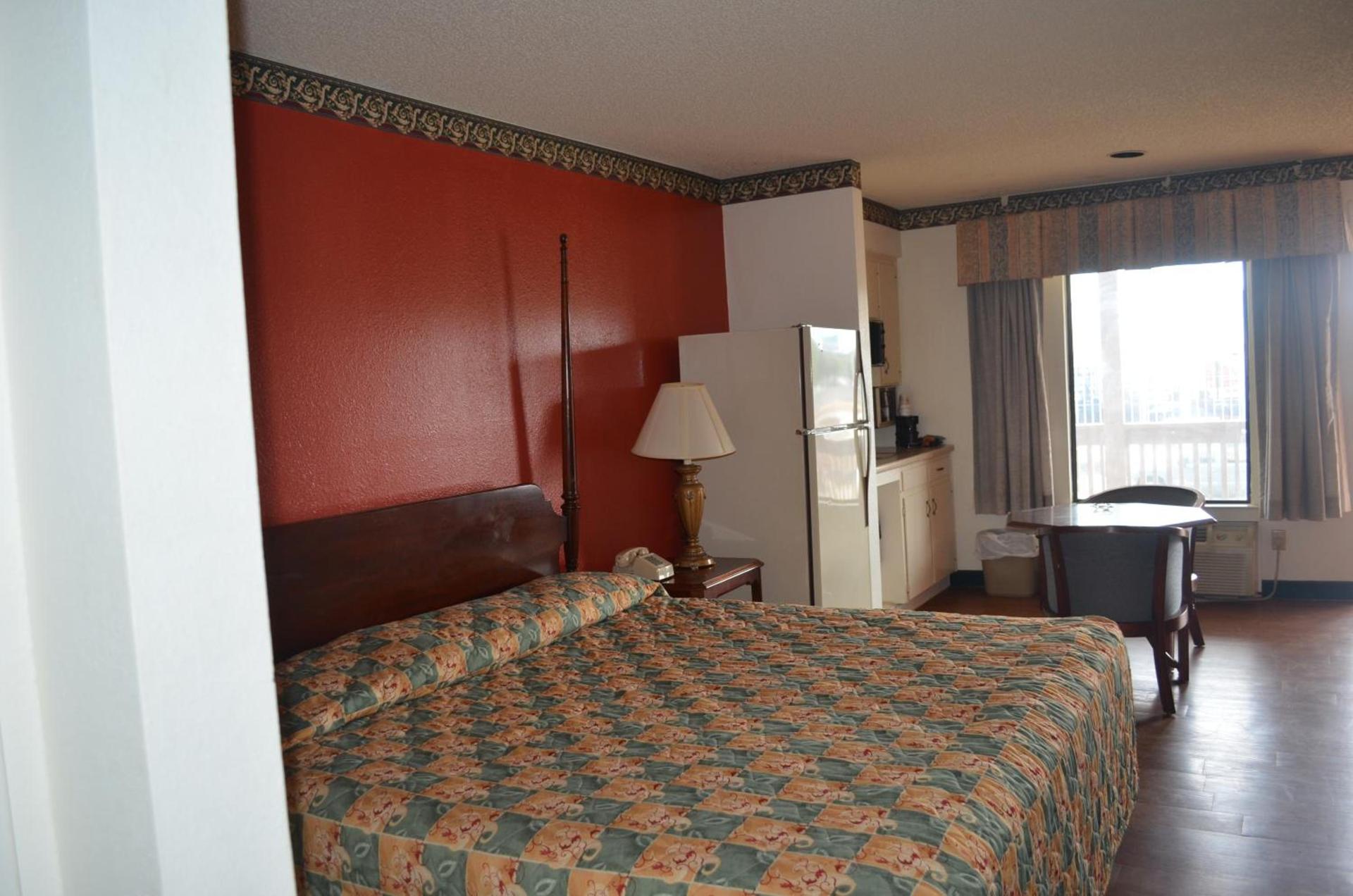 Granbury Inn and Suites photo 7