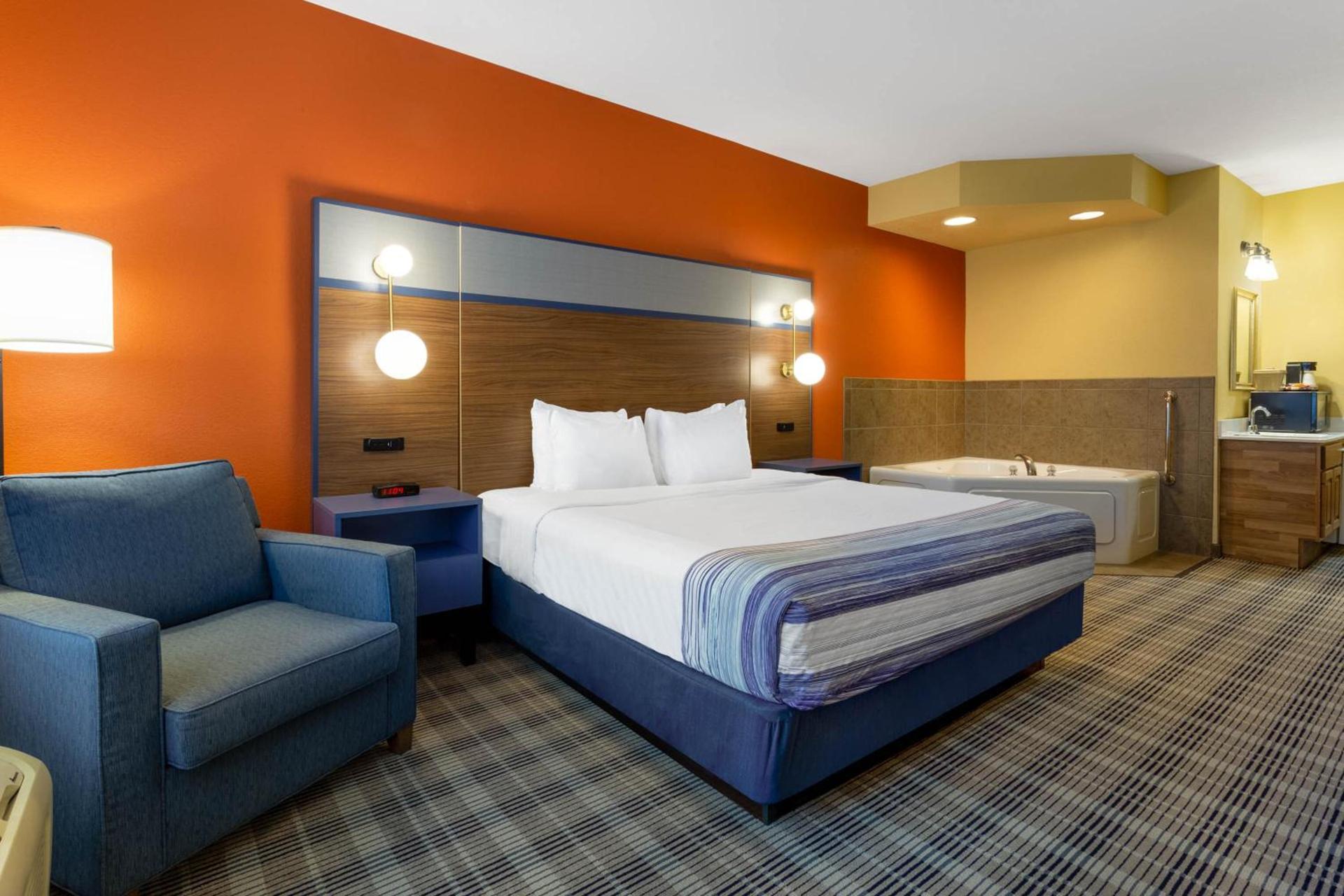 AmericInn by Wyndham Fulton Clinton photo 52