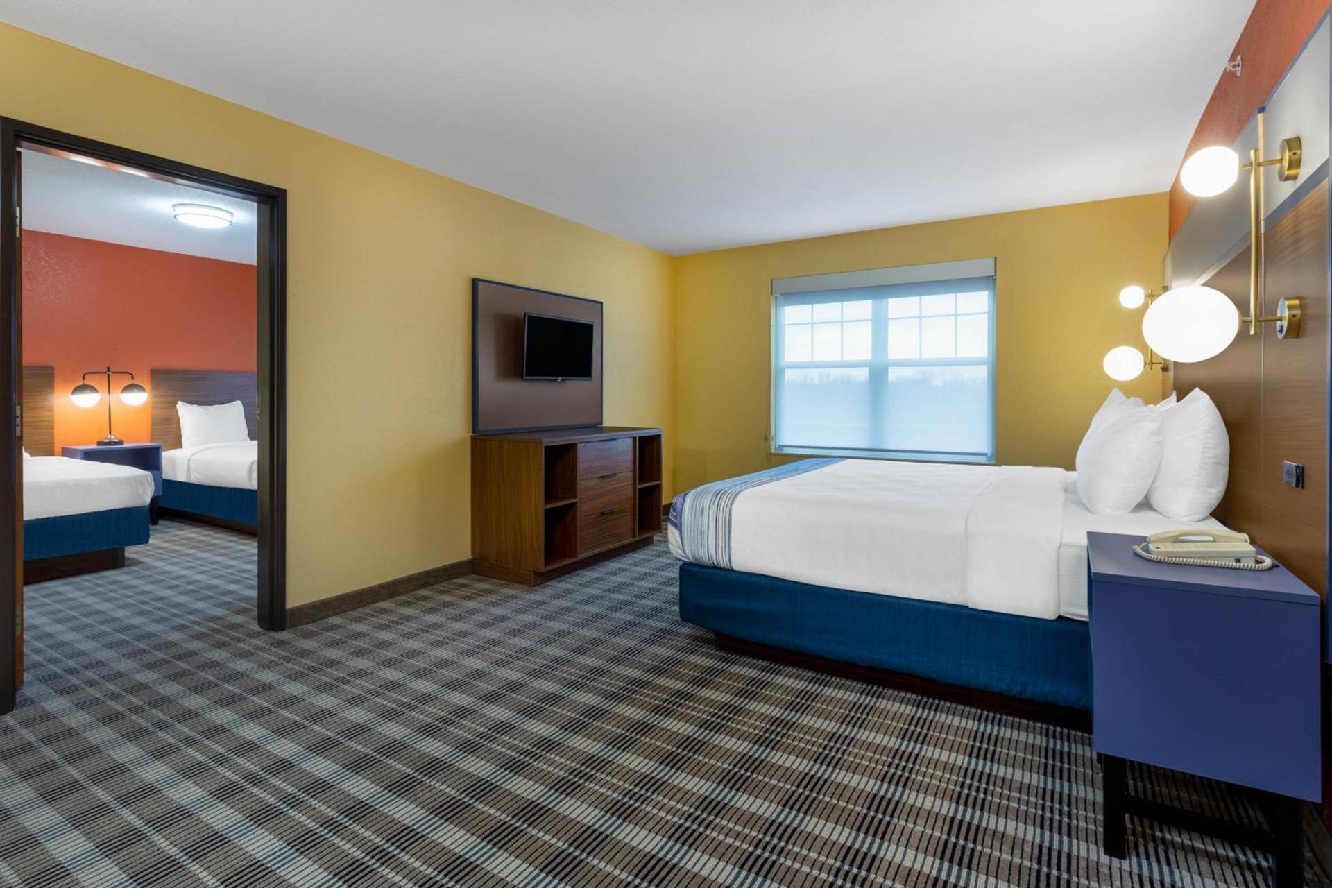 AmericInn by Wyndham Fulton Clinton photo 61