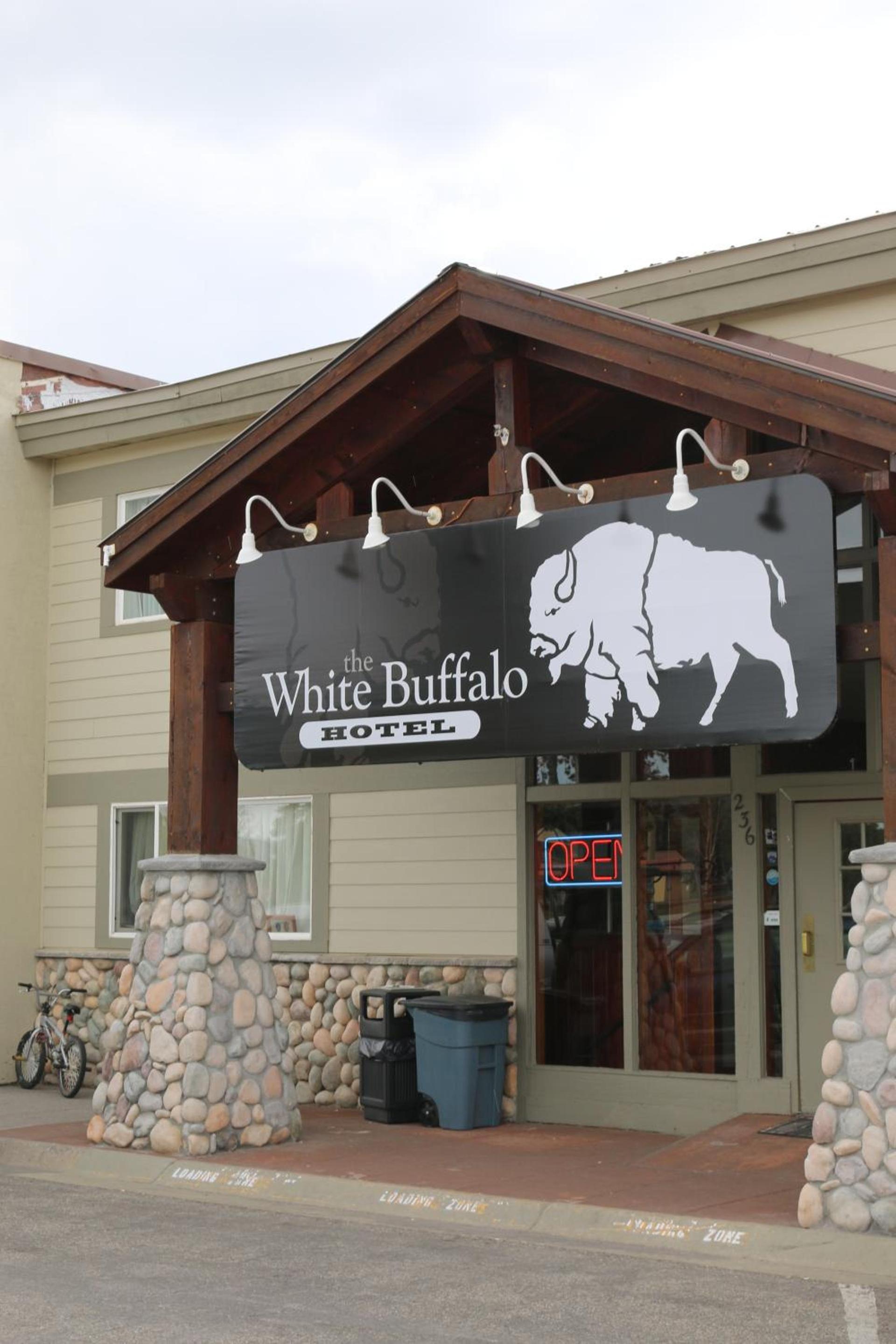 White Buffalo Hotel — hotel in West Yellowstone