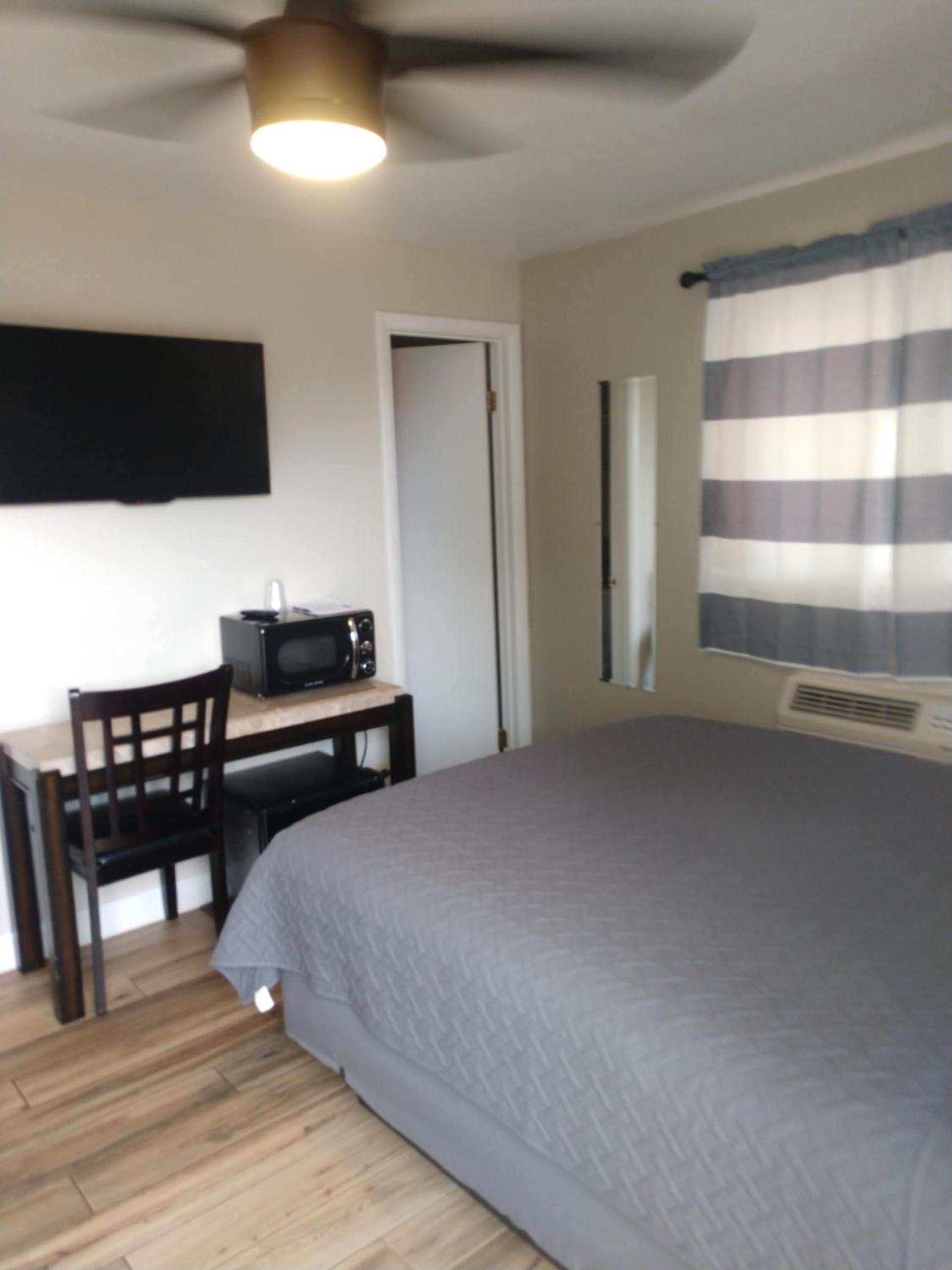 Red Rock Motel and Dam Motel photo 18
