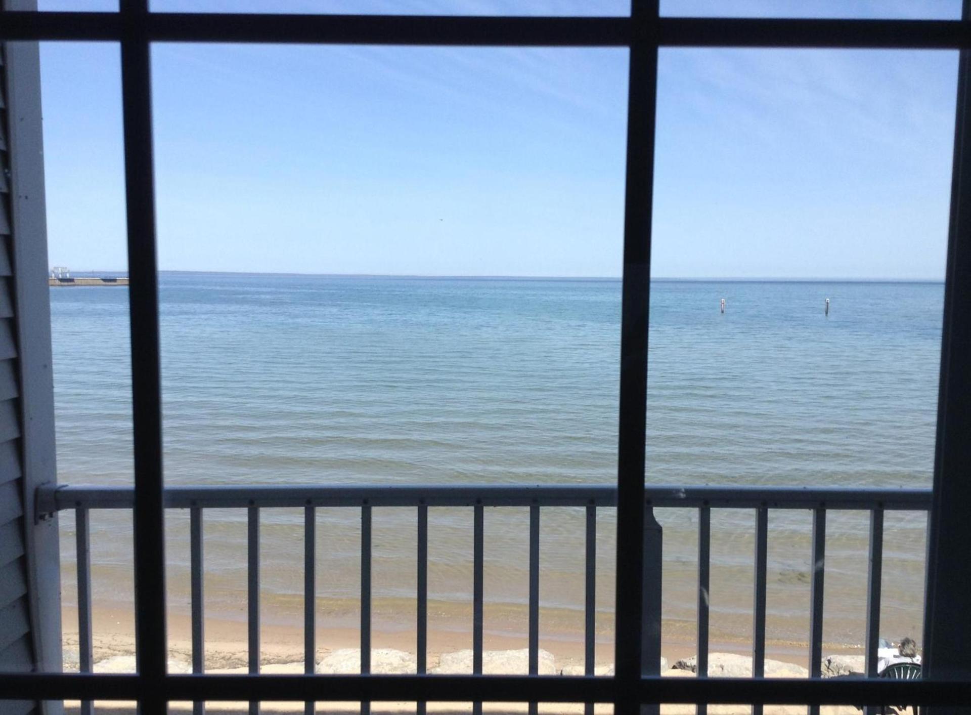Hamilton Inn Select Beachfront Mackinaw City photo 12