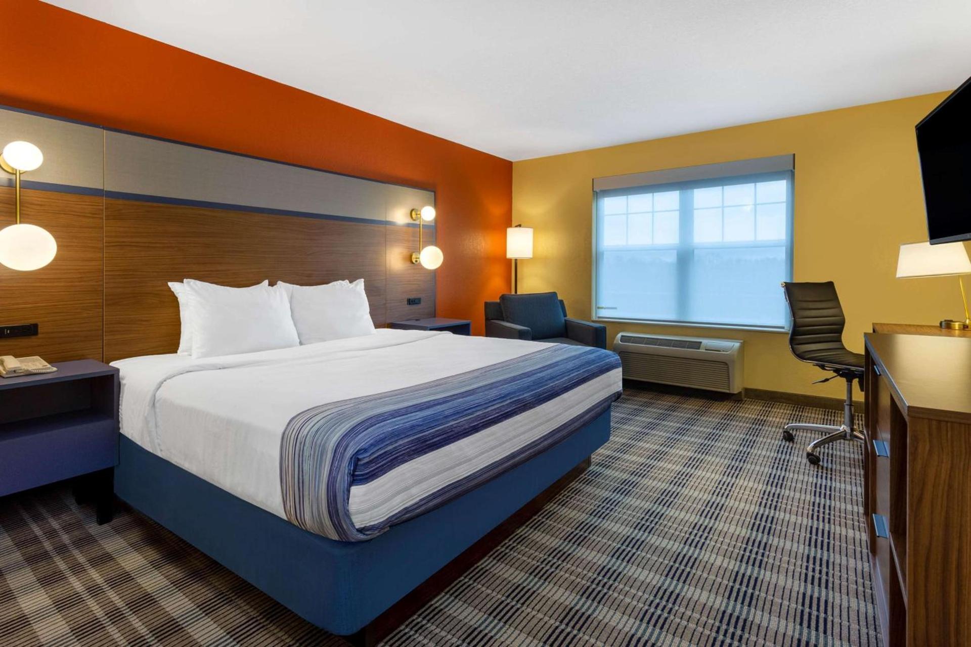AmericInn by Wyndham Fulton Clinton photo 10
