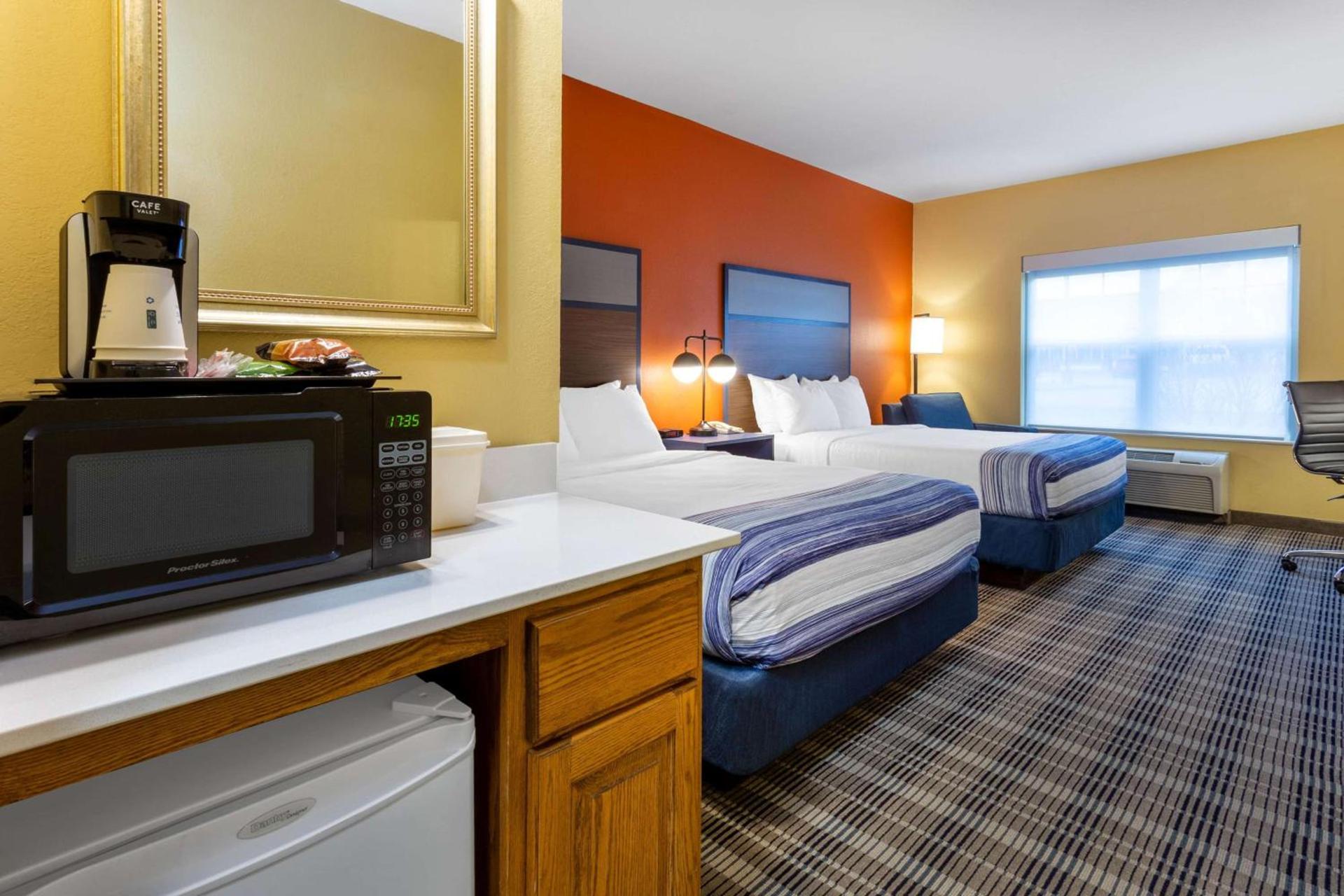 AmericInn by Wyndham Fulton Clinton photo 13