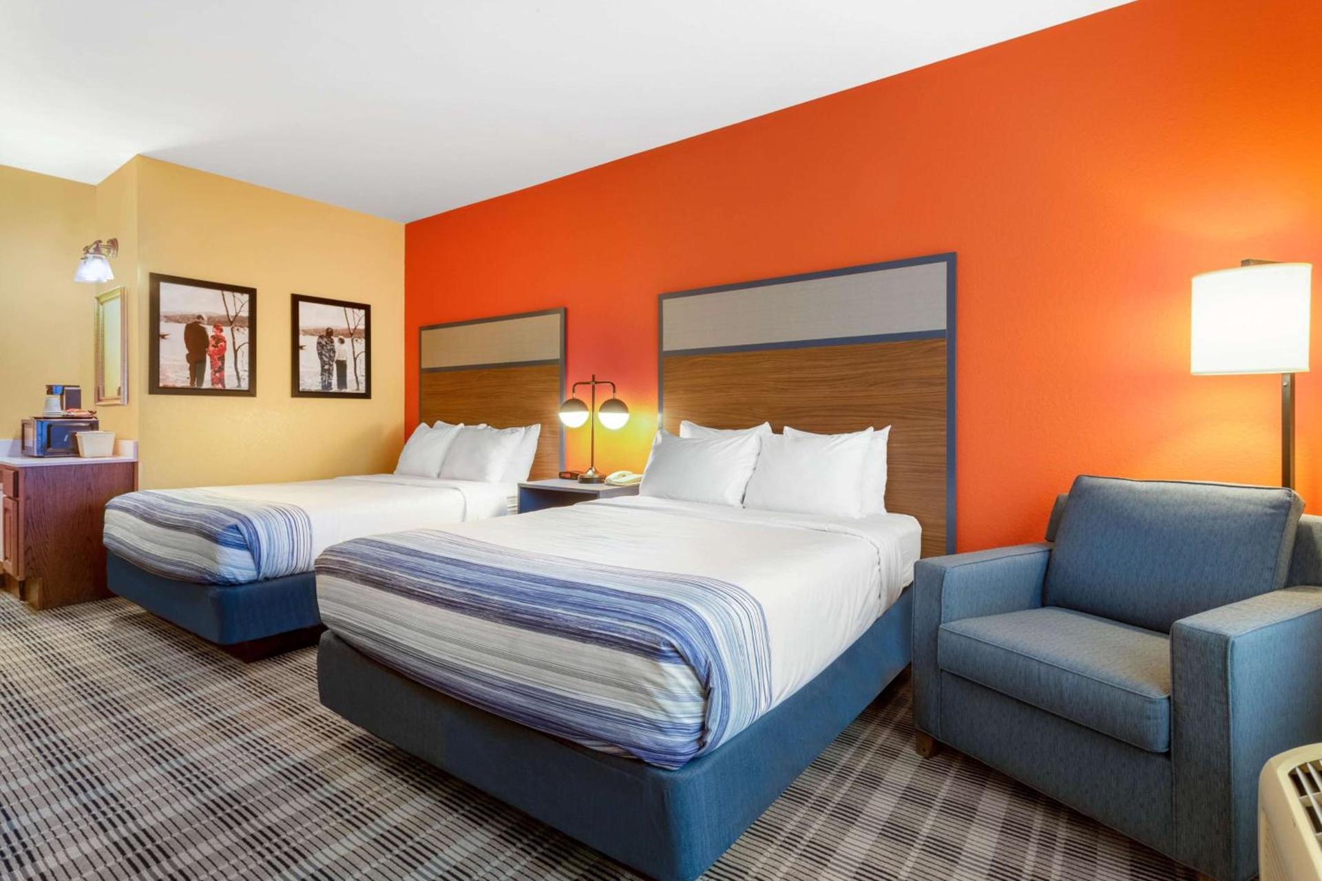 AmericInn by Wyndham Fulton Clinton photo 15