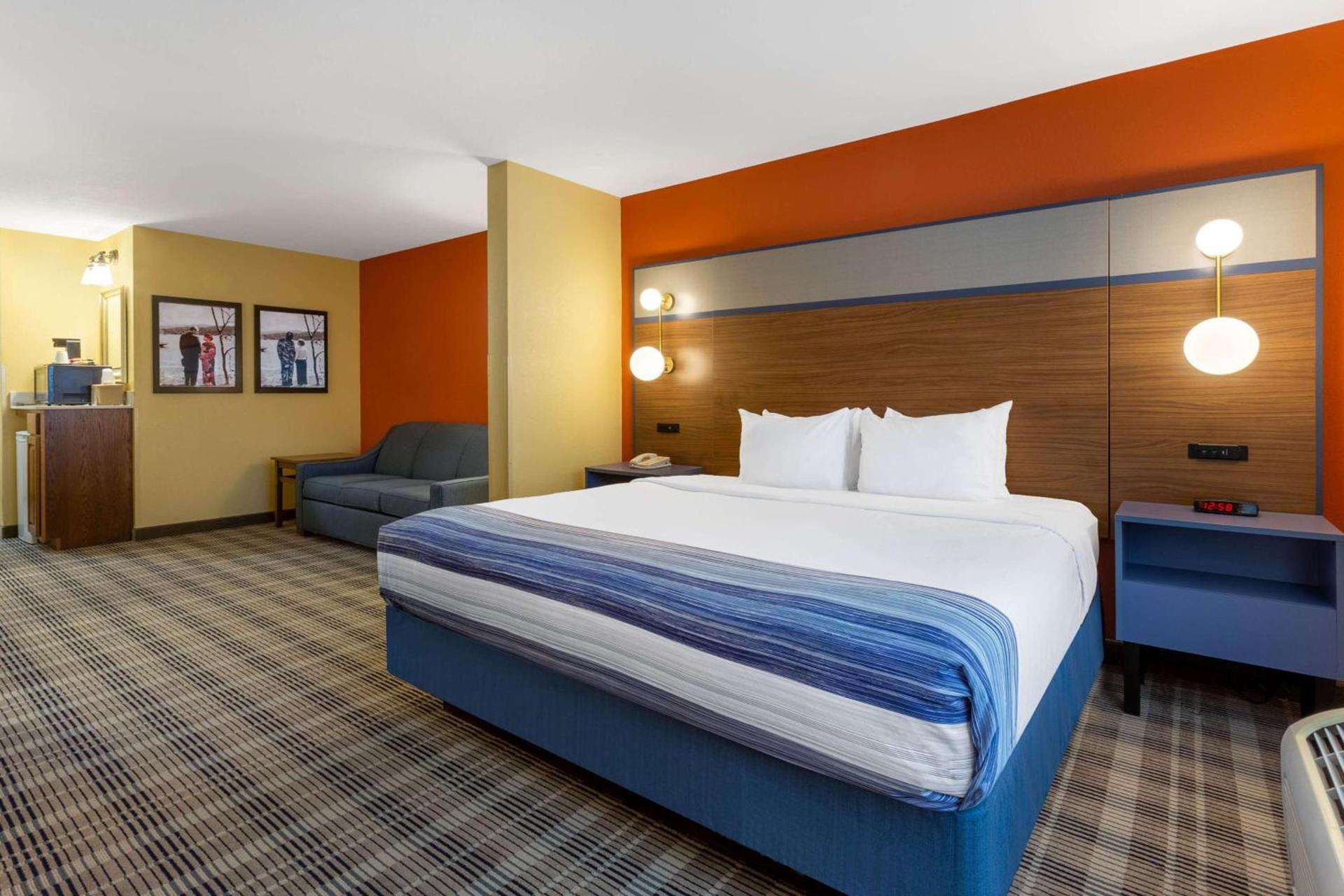 AmericInn by Wyndham Fulton Clinton photo 21