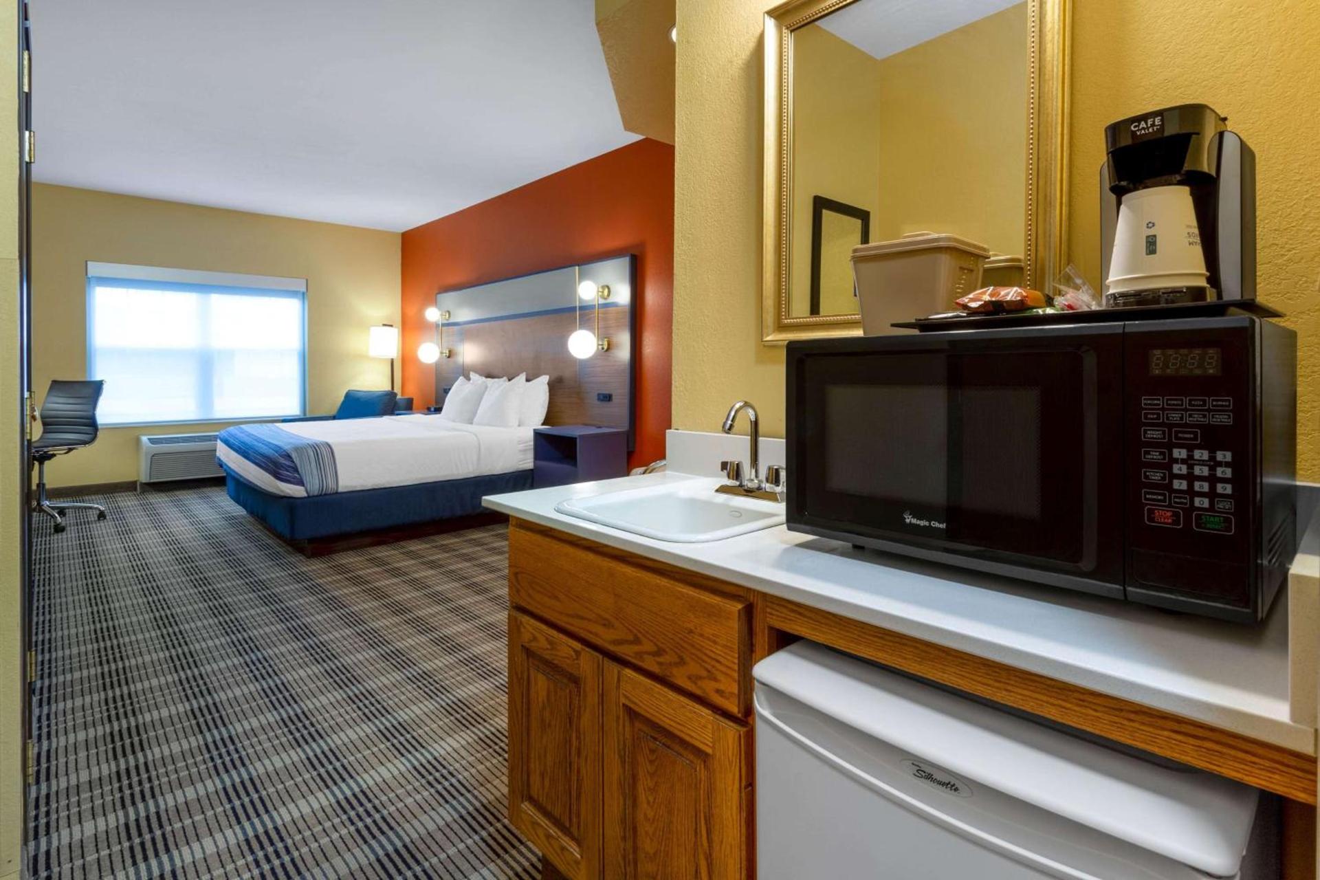 AmericInn by Wyndham Fulton Clinton photo 24