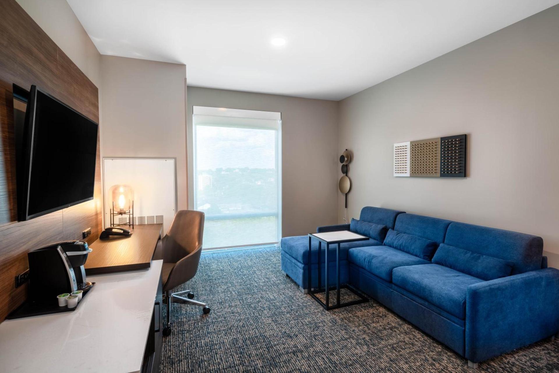 La Quinta Inn & Suites by Wyndham Nashville Downtown Stadium photo 81
