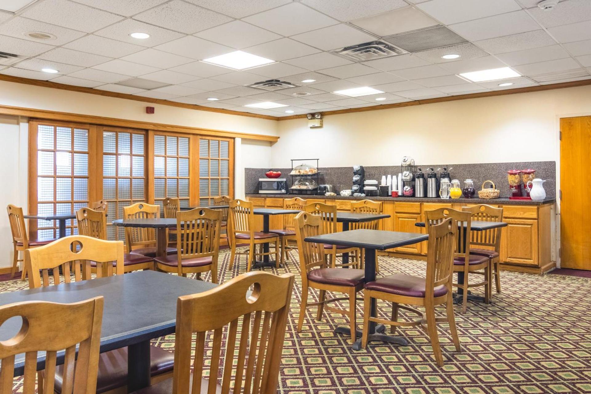 Red Roof Inn Ashtabula - Austinburg photo 9