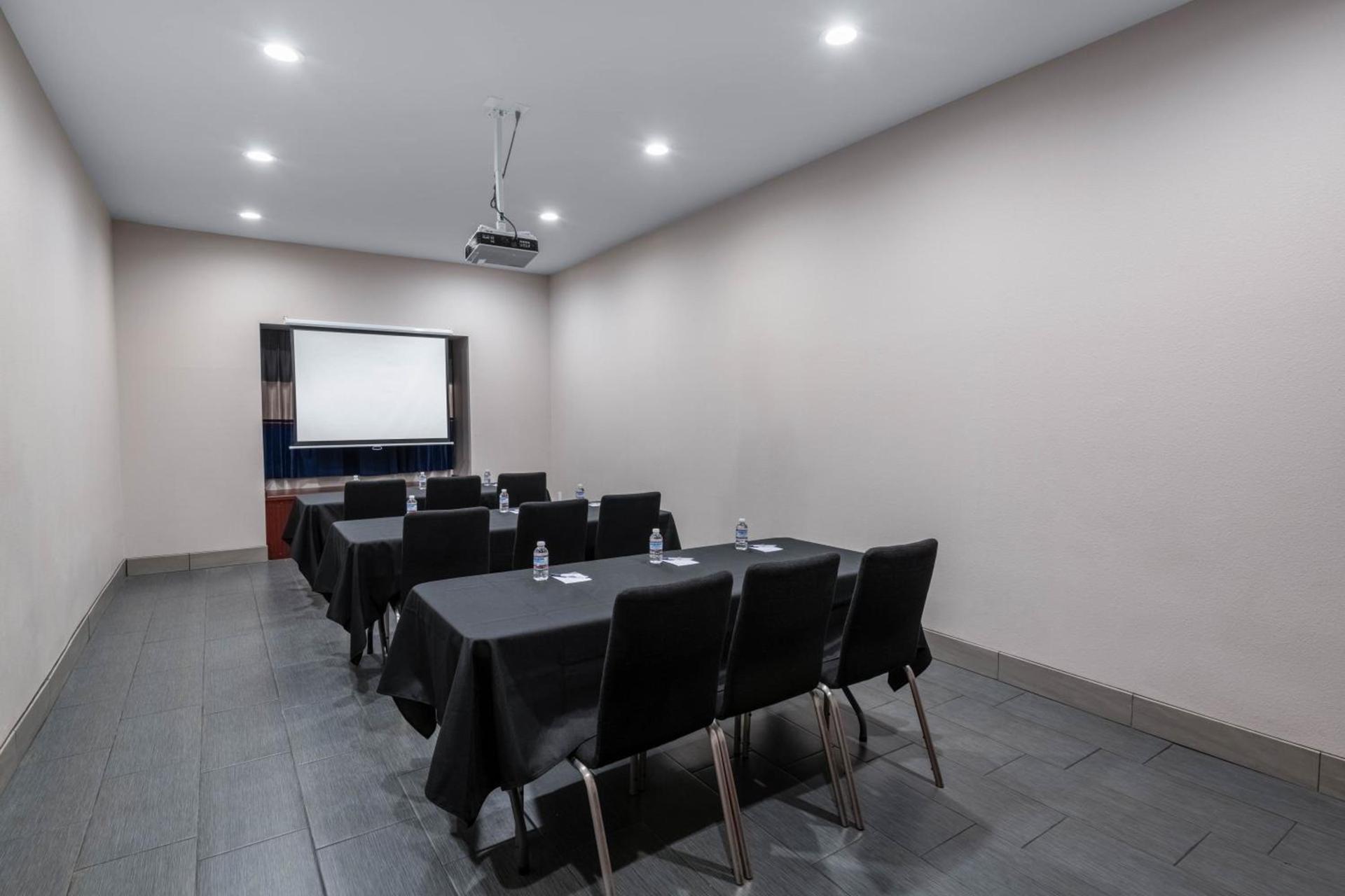 Microtel Inn & Suites by Wyndham Tracy photo 61