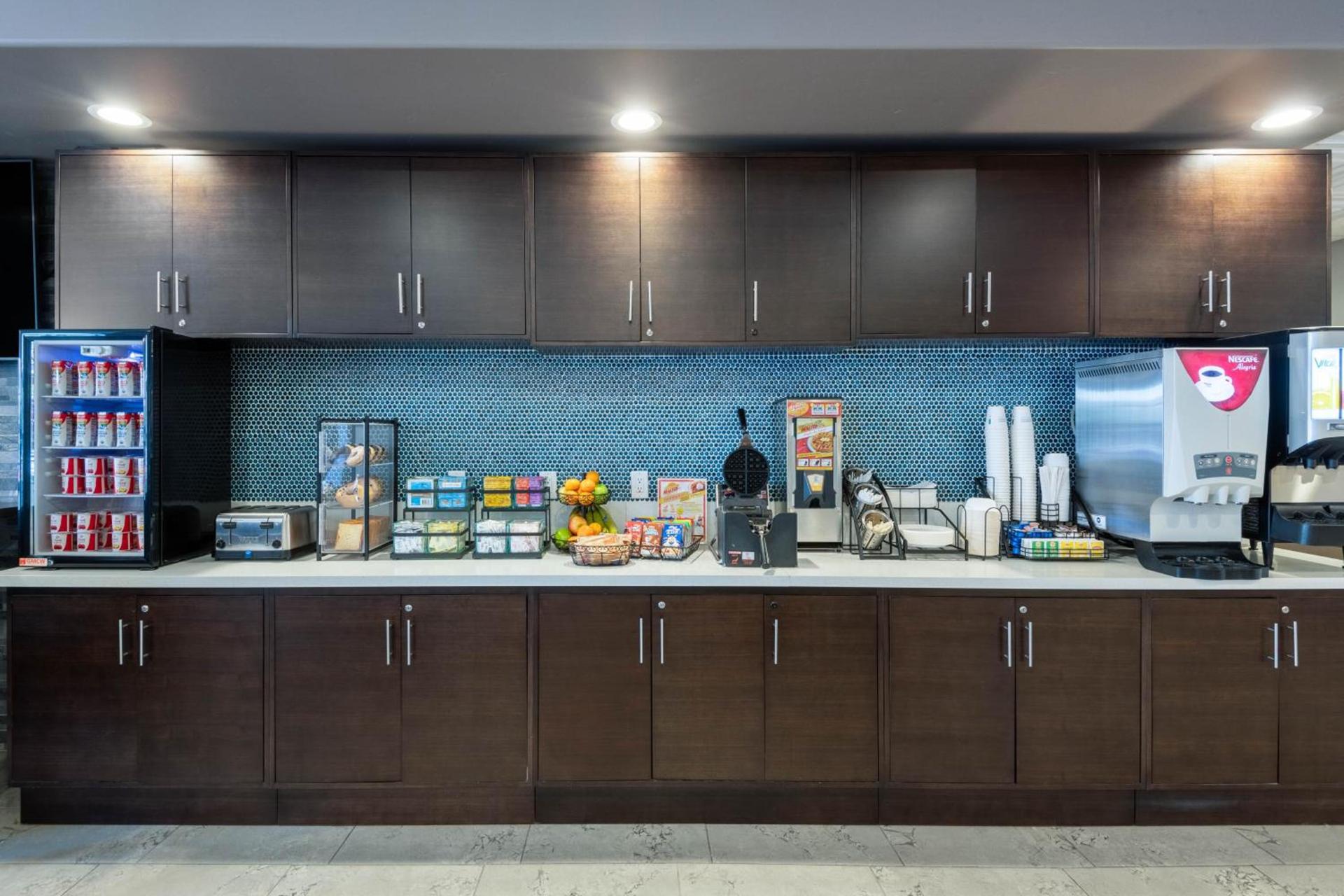 Microtel Inn & Suites by Wyndham Tracy photo 51
