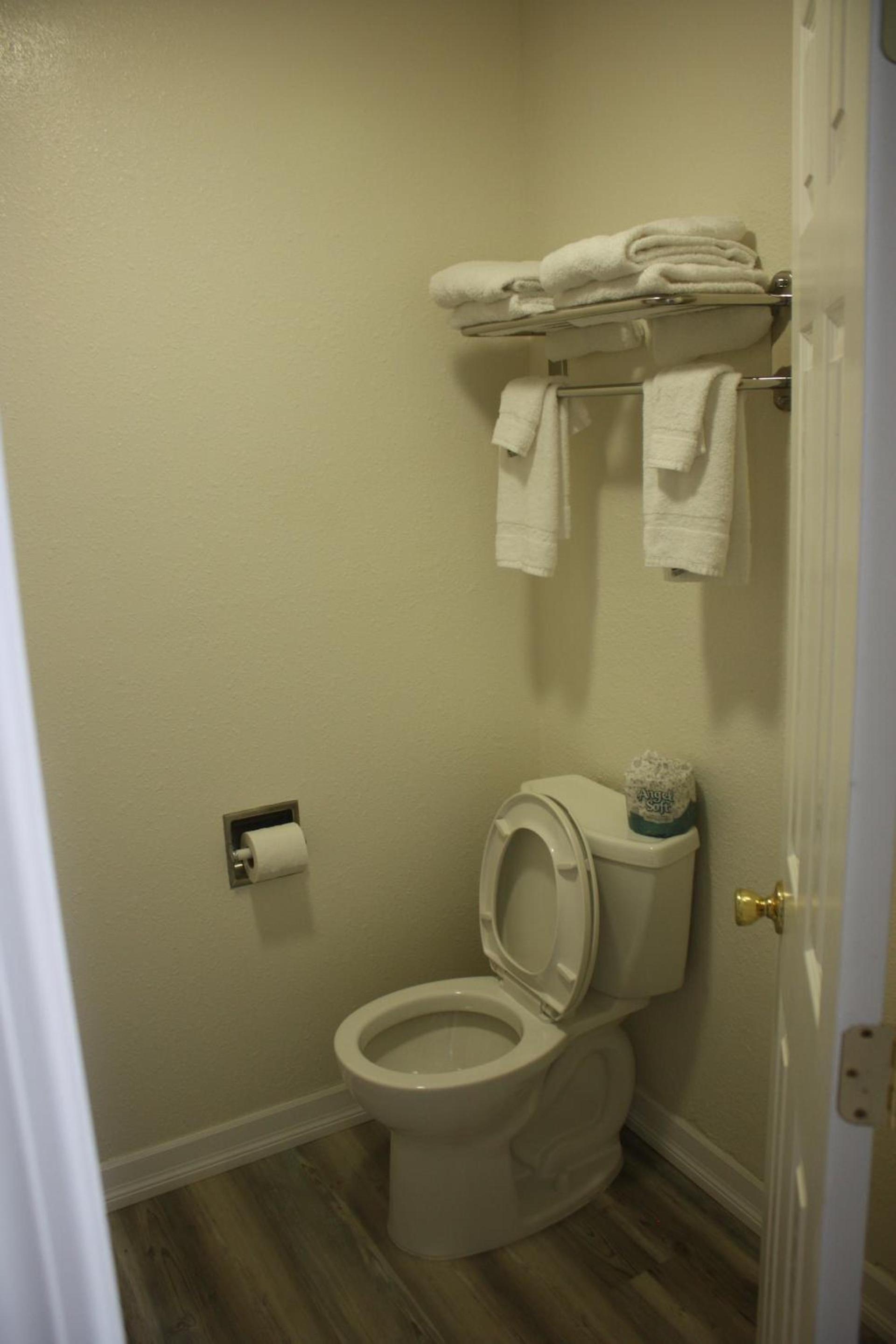 Value Inn & Suites photo 7