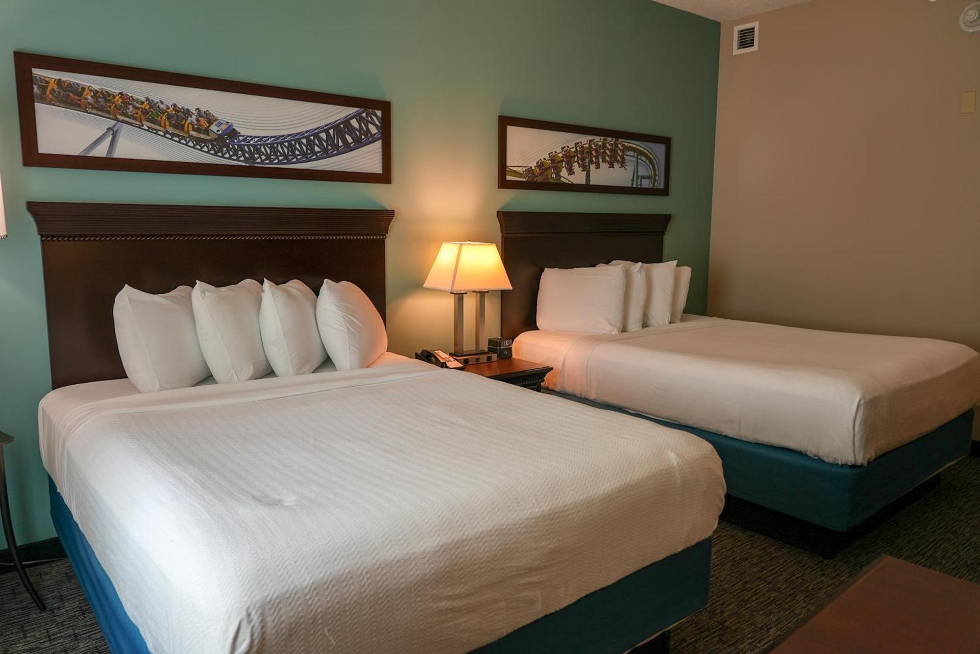Cedar Point's Express Hotel photo 24