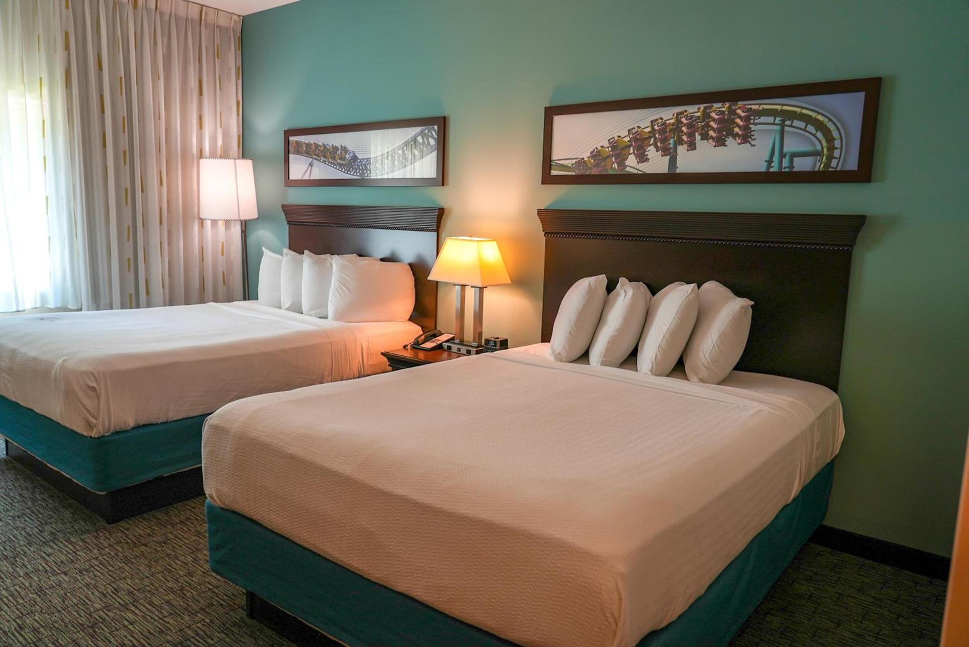 Cedar Point's Express Hotel photo 25